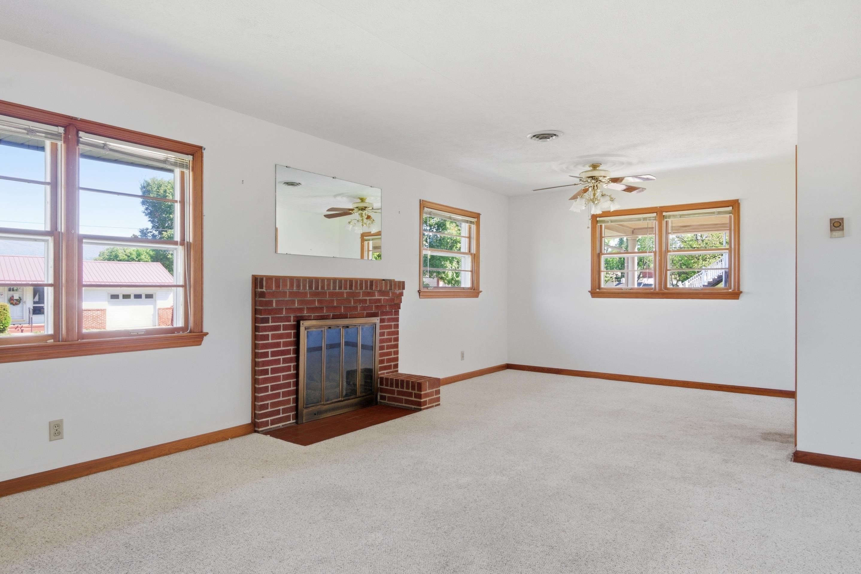 1502 Pembroke Street Pearisburg VA 24134