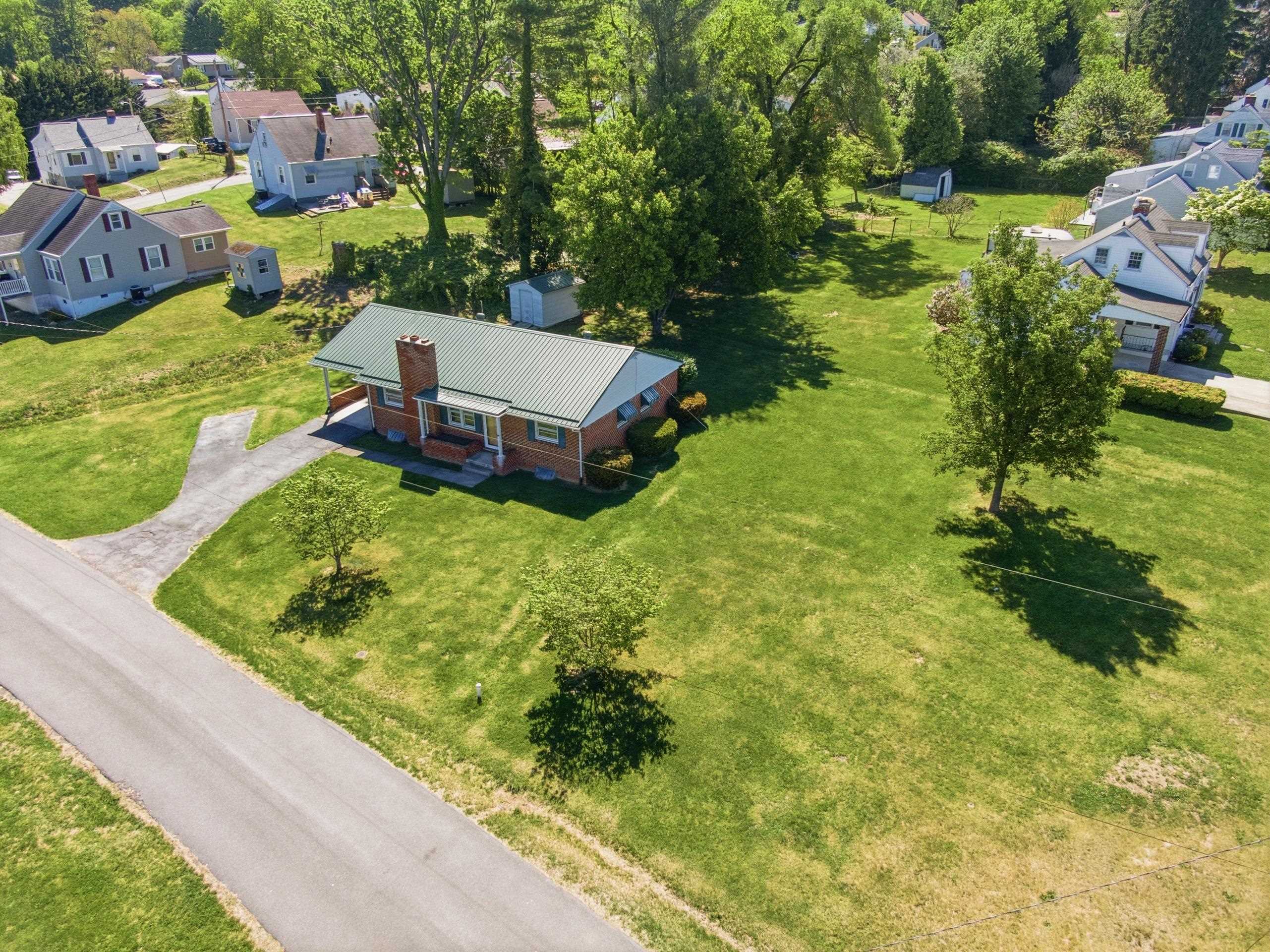 1502 Pembroke Street Pearisburg VA 24134