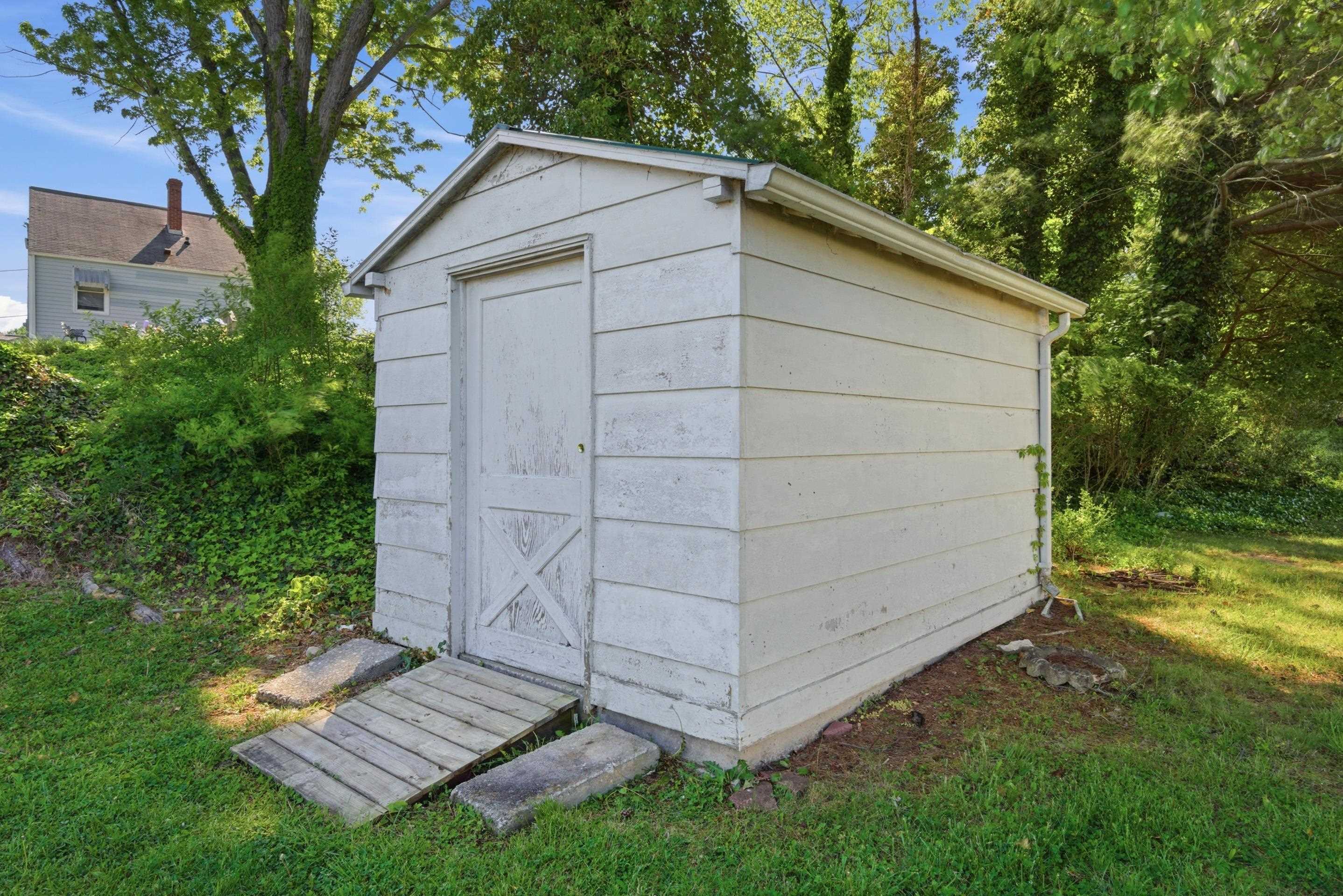 1502 Pembroke Street Pearisburg VA 24134