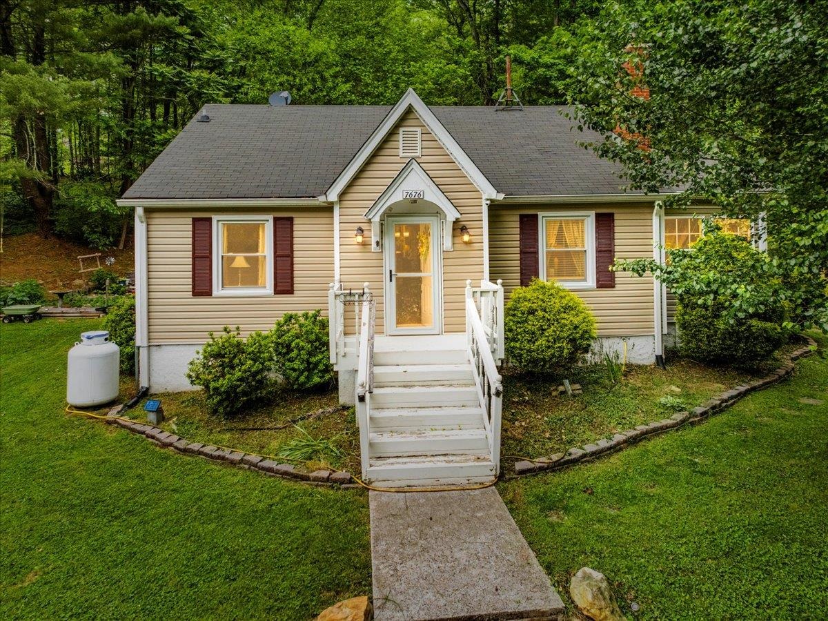 7676 Franlklin Road Boones Mill VA 24065