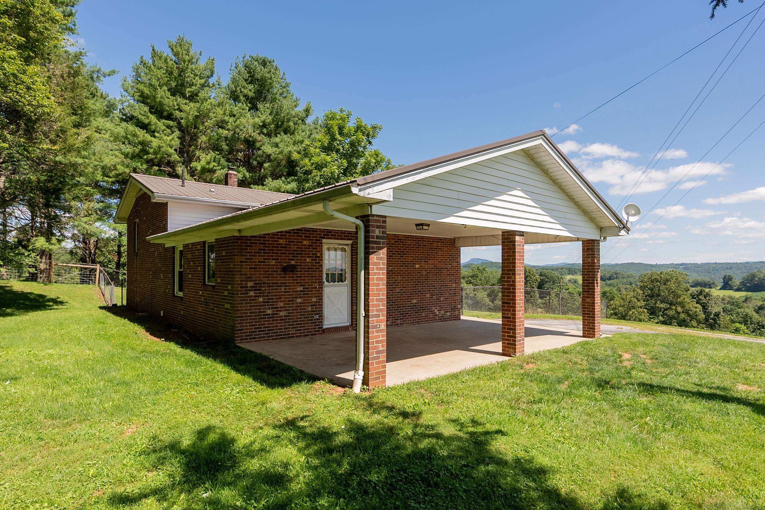 49 Hoover Road Hillsville VA 24343