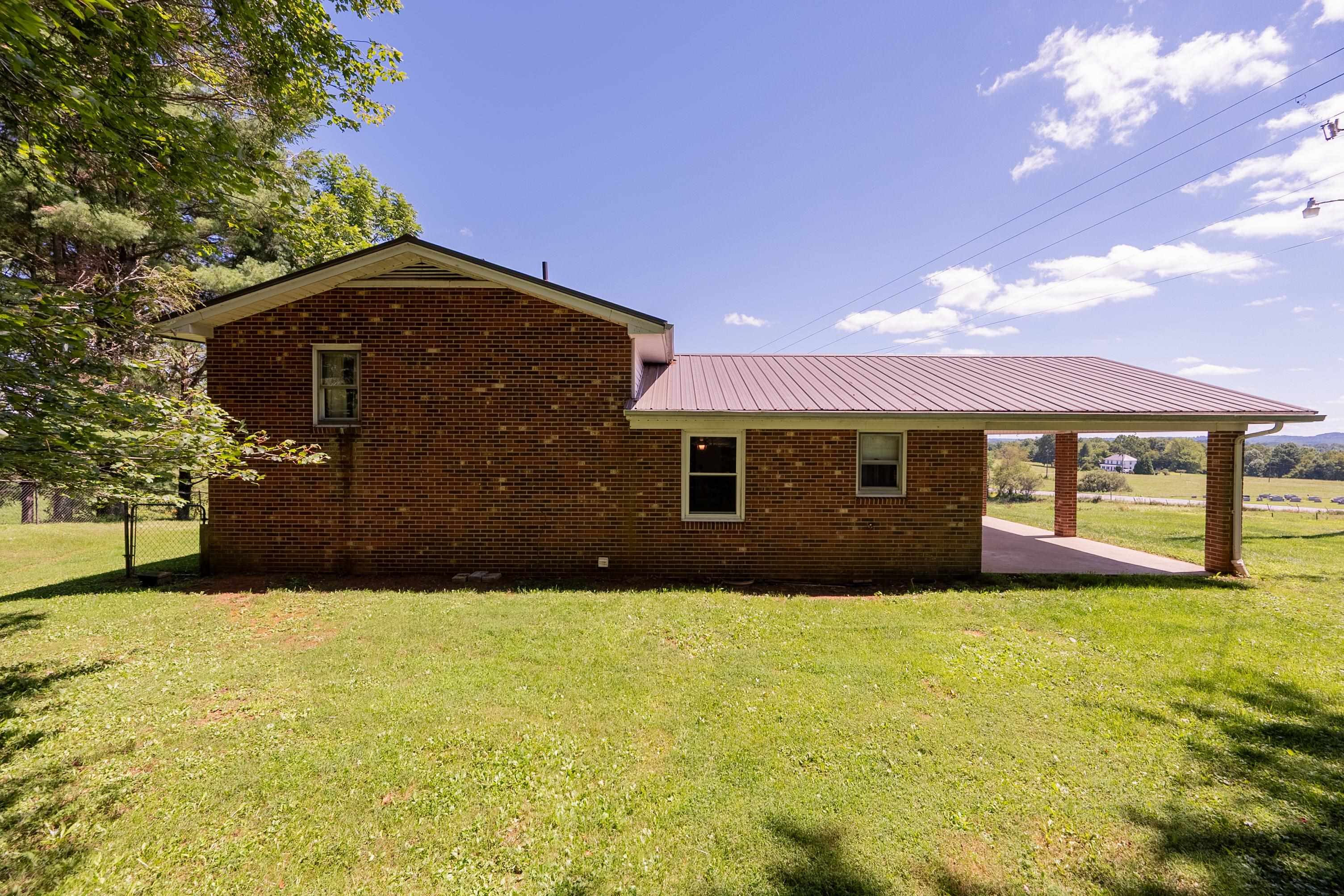 49 Hoover Road Hillsville VA 24343