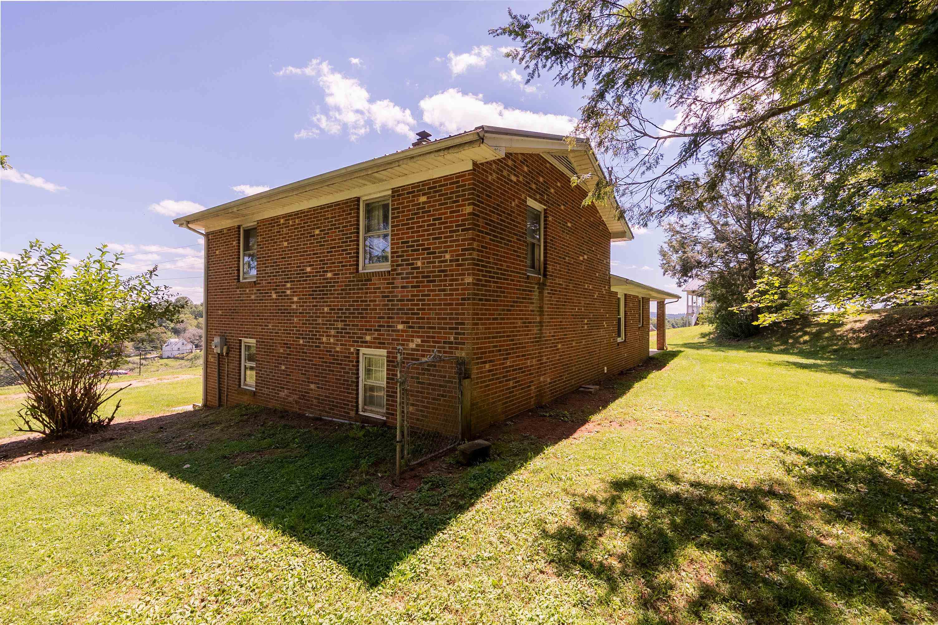 49 Hoover Road Hillsville VA 24343