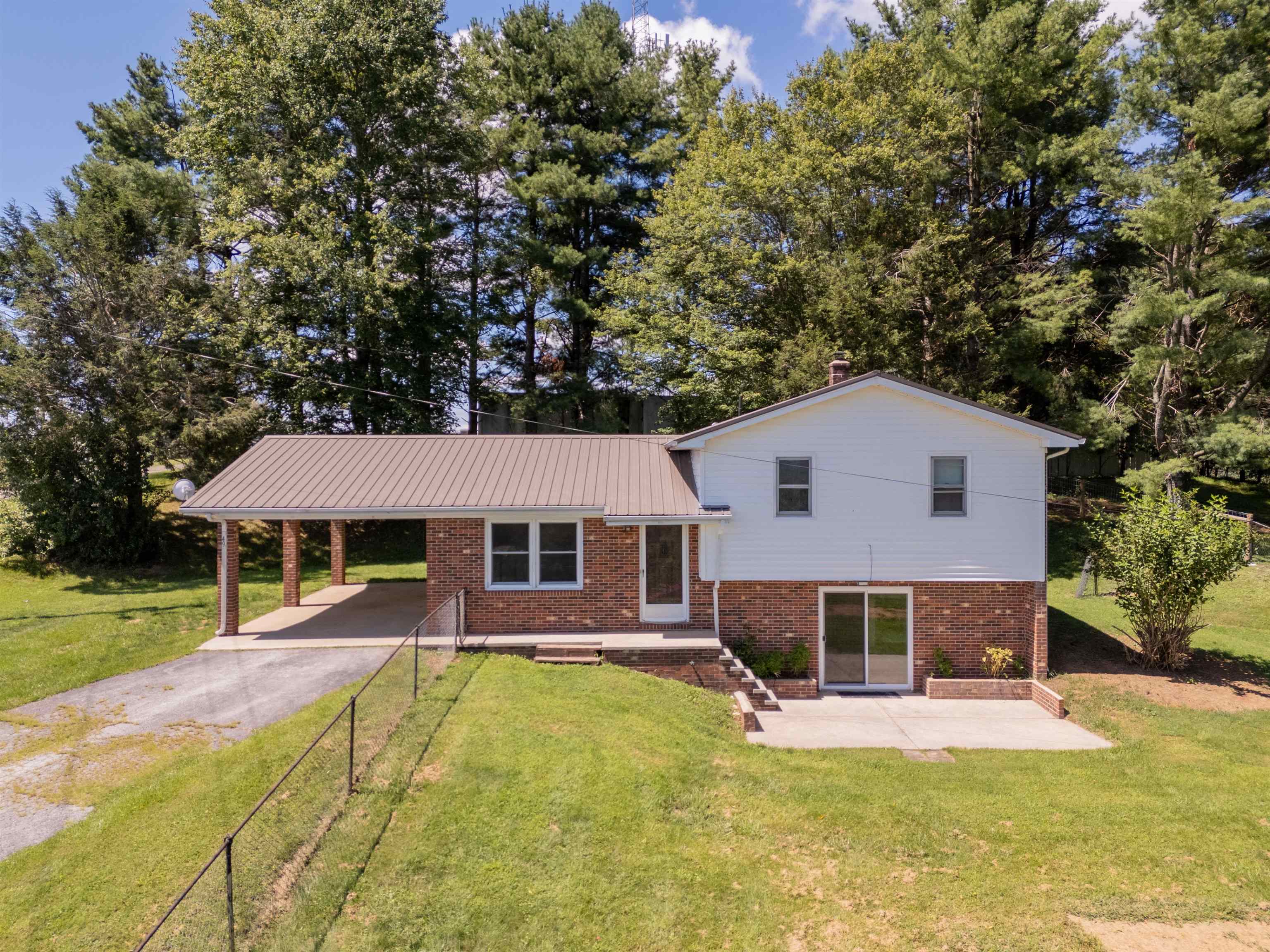 49 Hoover Road Hillsville VA 24343