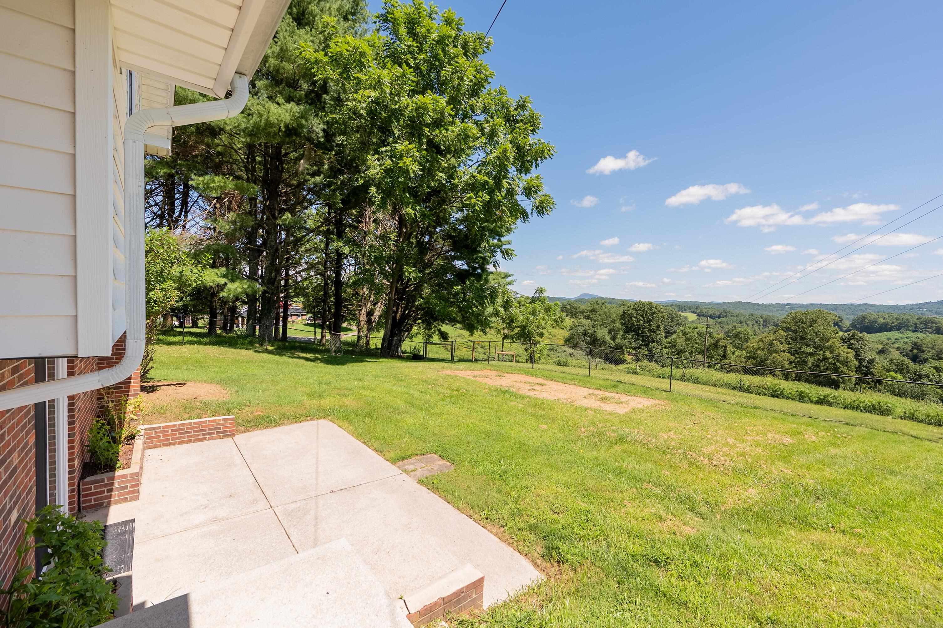 49 Hoover Road Hillsville VA 24343