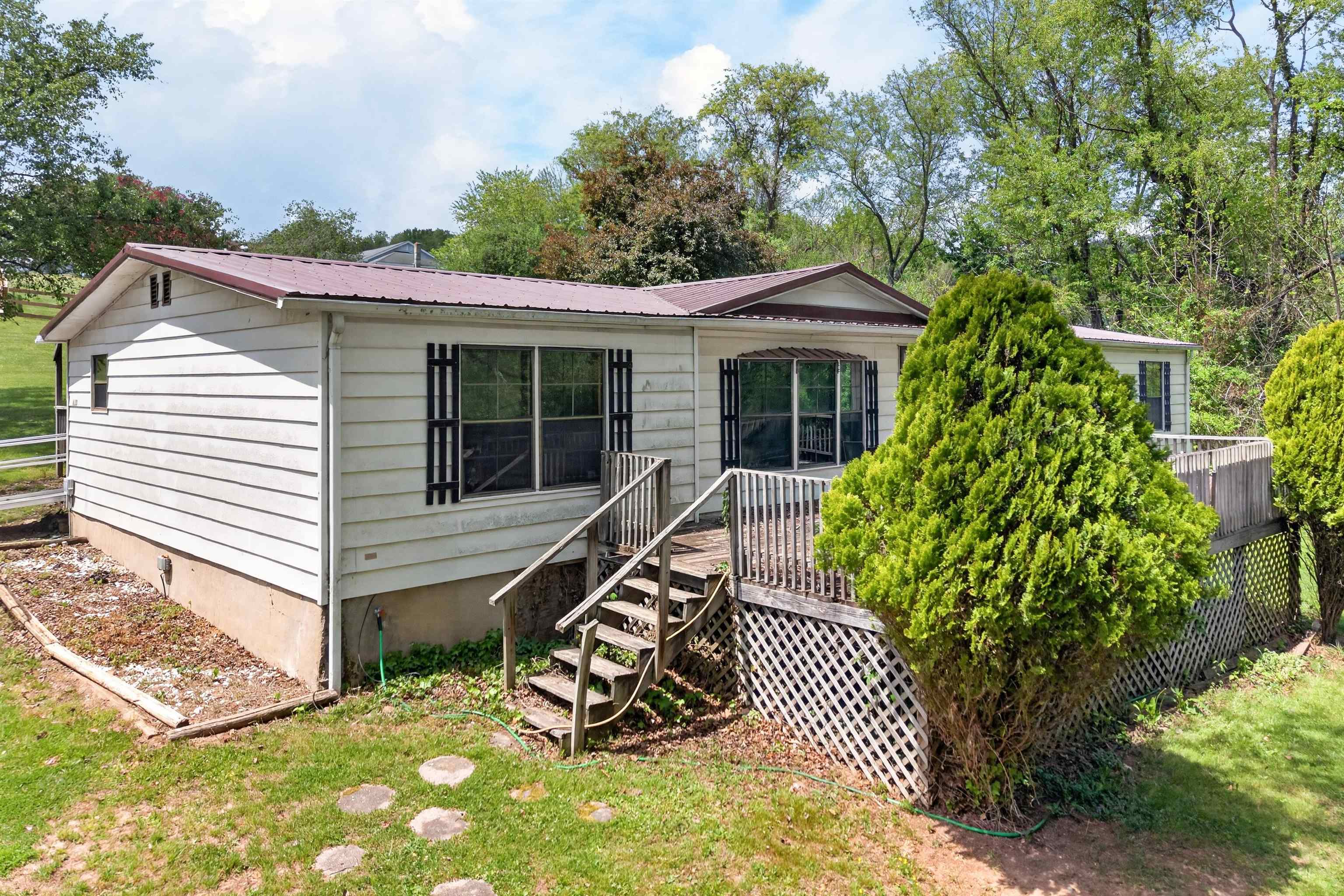 6135 Parrott Mountain Road Parrott VA 24132