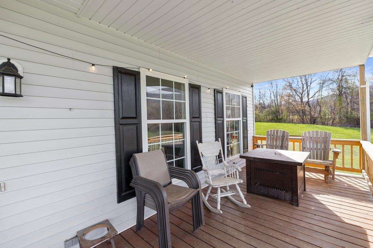 247 Penvir Road Narrows VA 24124