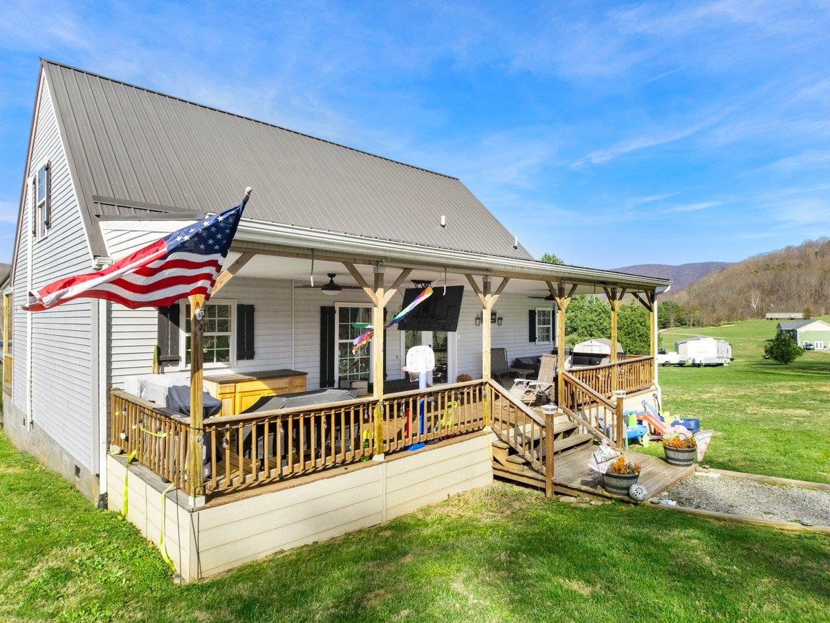 247 Penvir Road Narrows VA 24124
