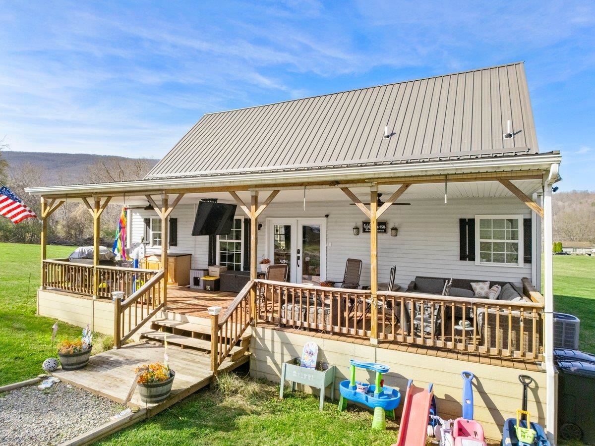 247 Penvir Road Narrows VA 24124