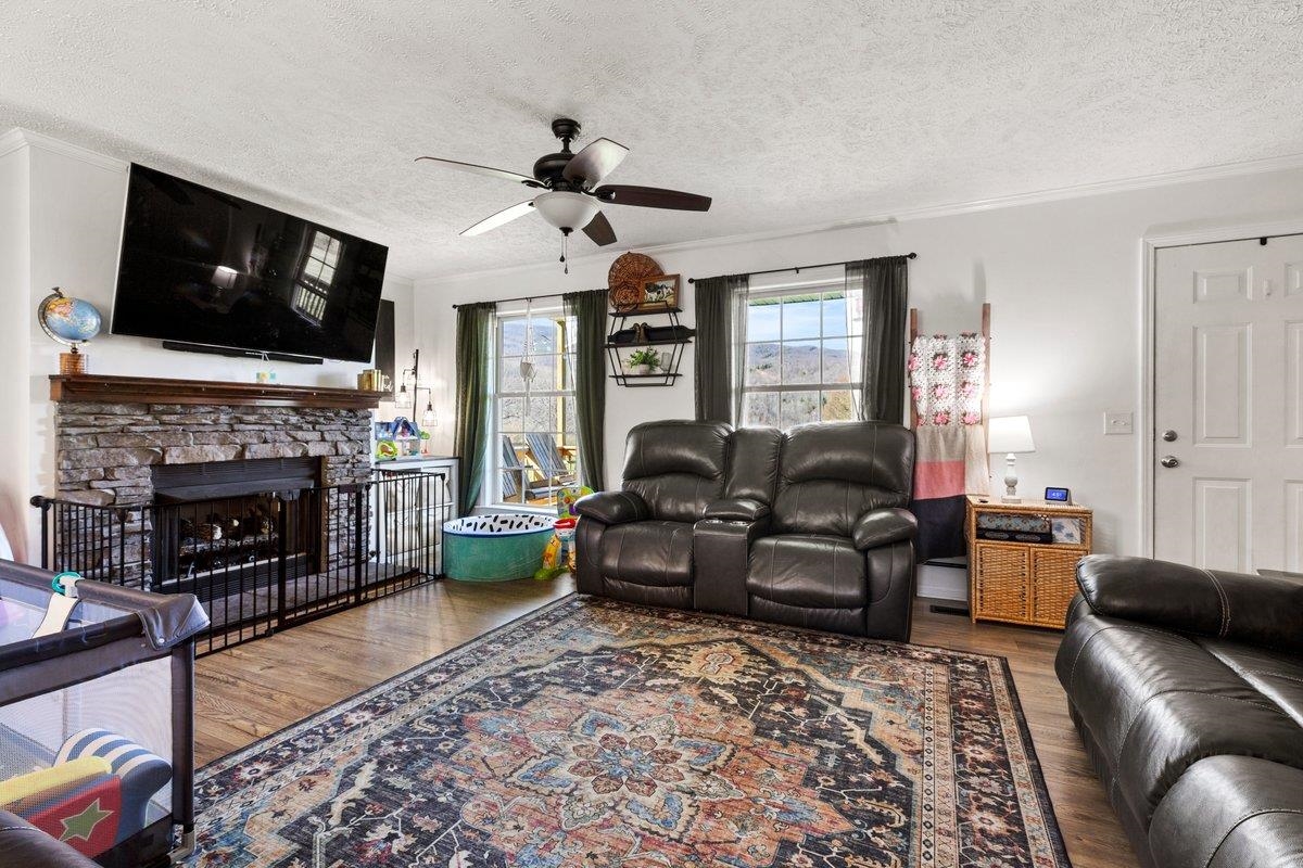 247 Penvir Road Narrows VA 24124