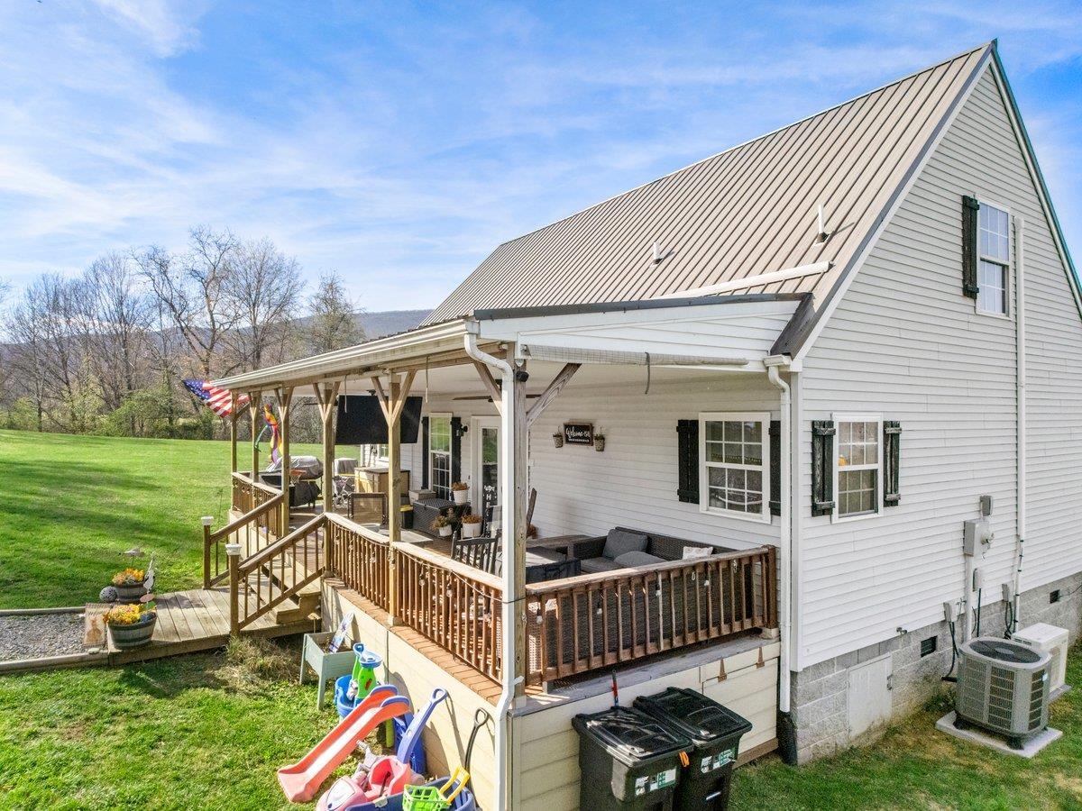 247 Penvir Road Narrows VA 24124