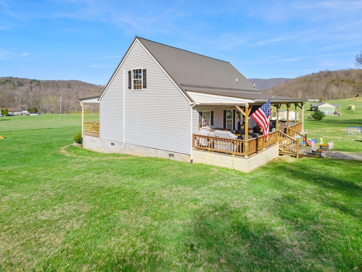 247 Penvir Road Narrows VA 24124