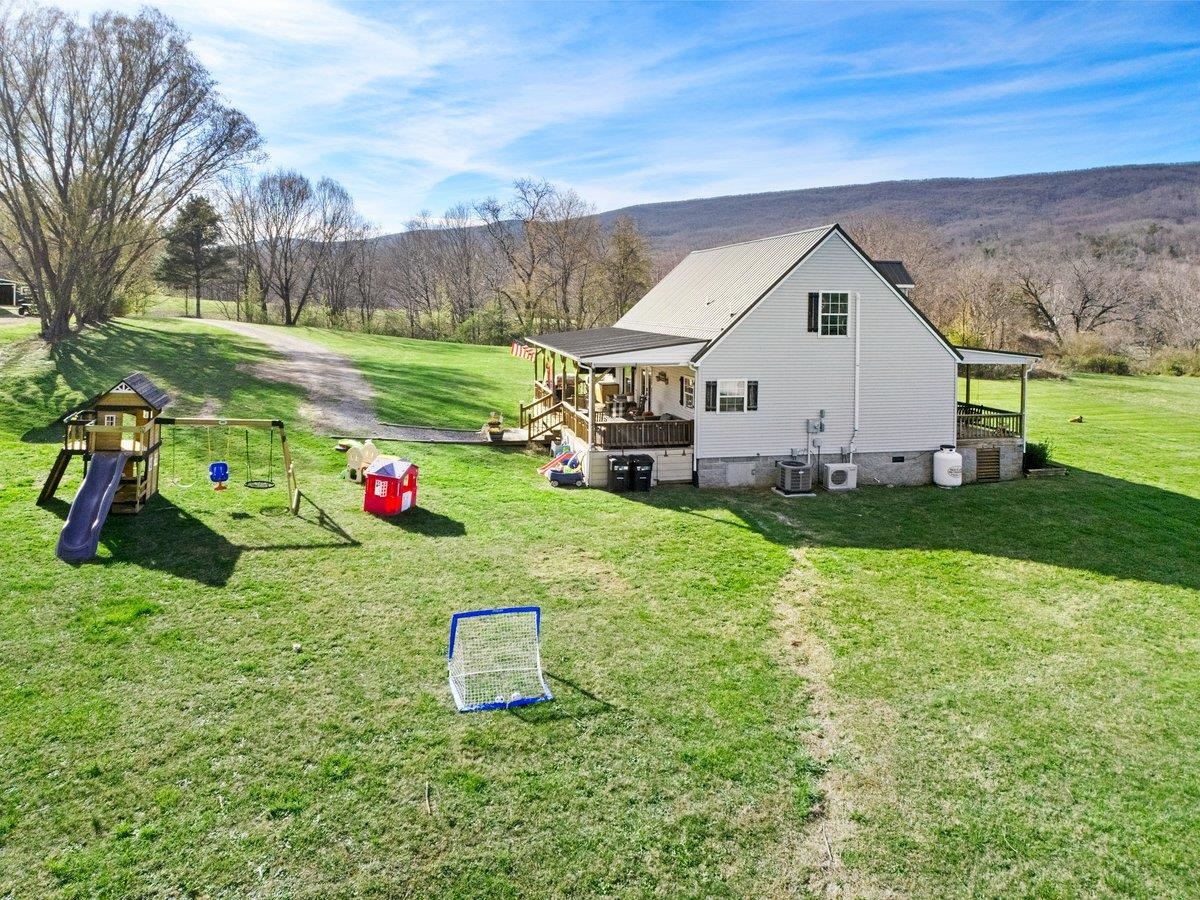 247 Penvir Road Narrows VA 24124