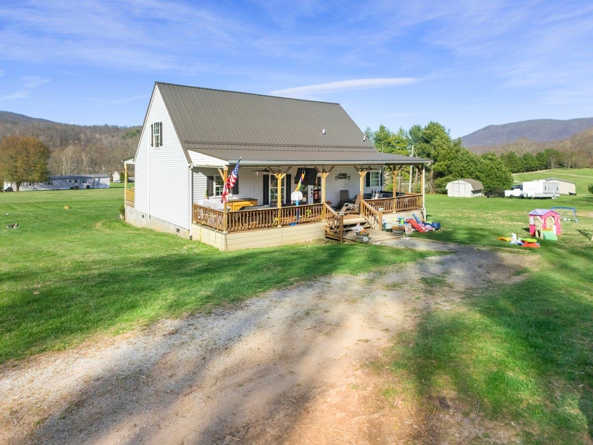 247 Penvir Road Narrows VA 24124