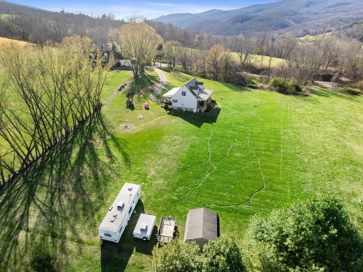 247 Penvir Road Narrows VA 24124