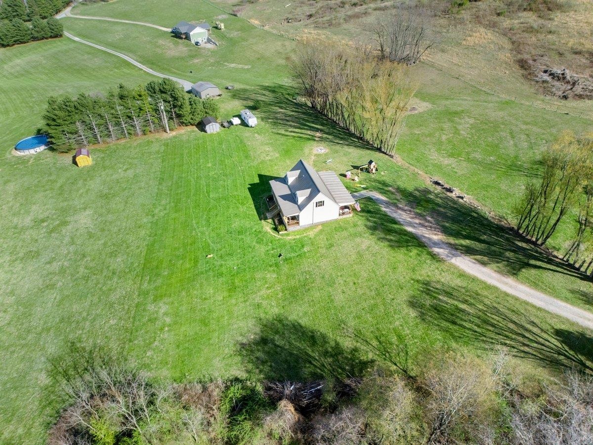 247 Penvir Road Narrows VA 24124