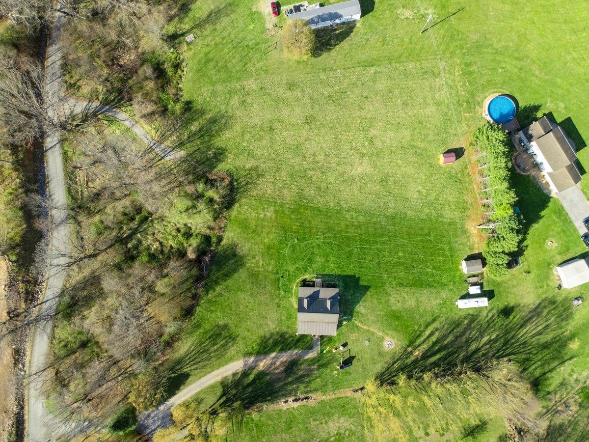 247 Penvir Road Narrows VA 24124