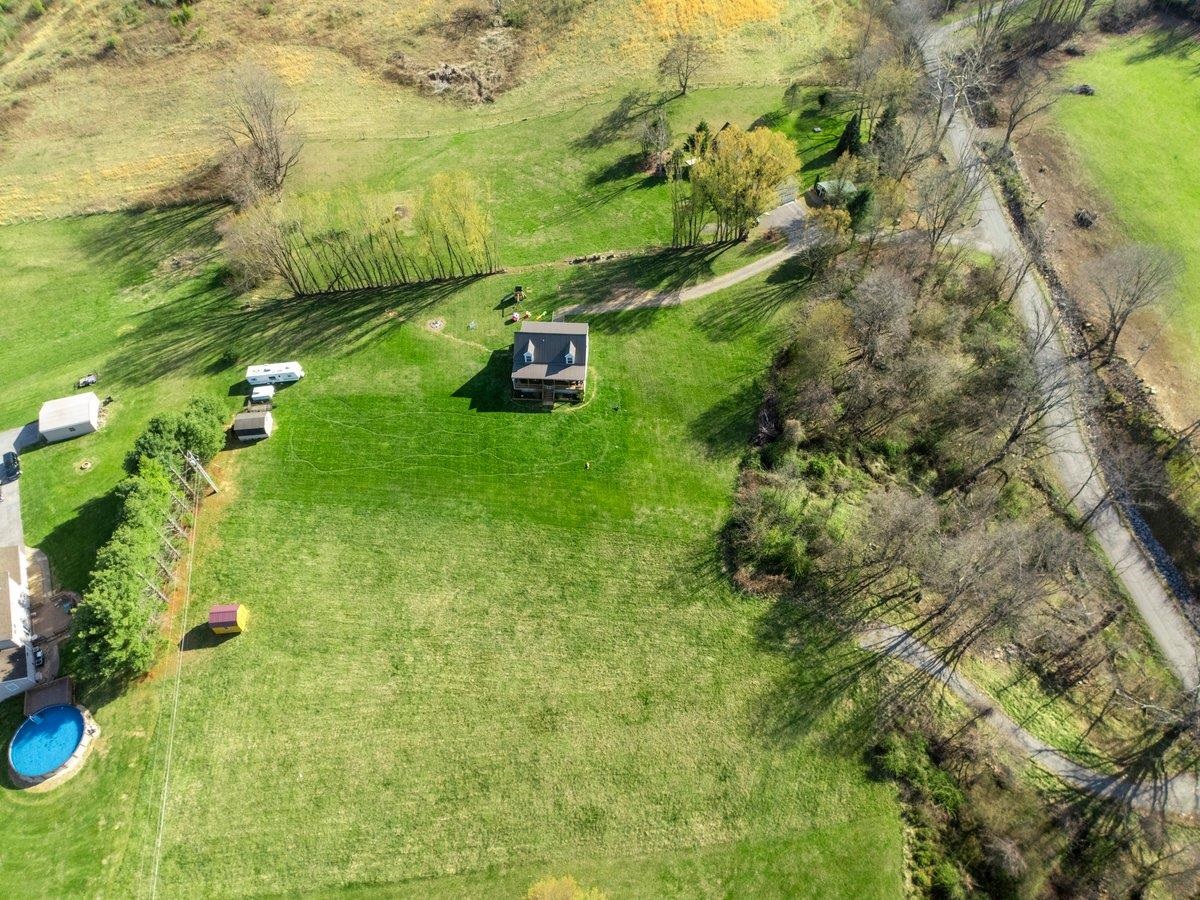 247 Penvir Road Narrows VA 24124