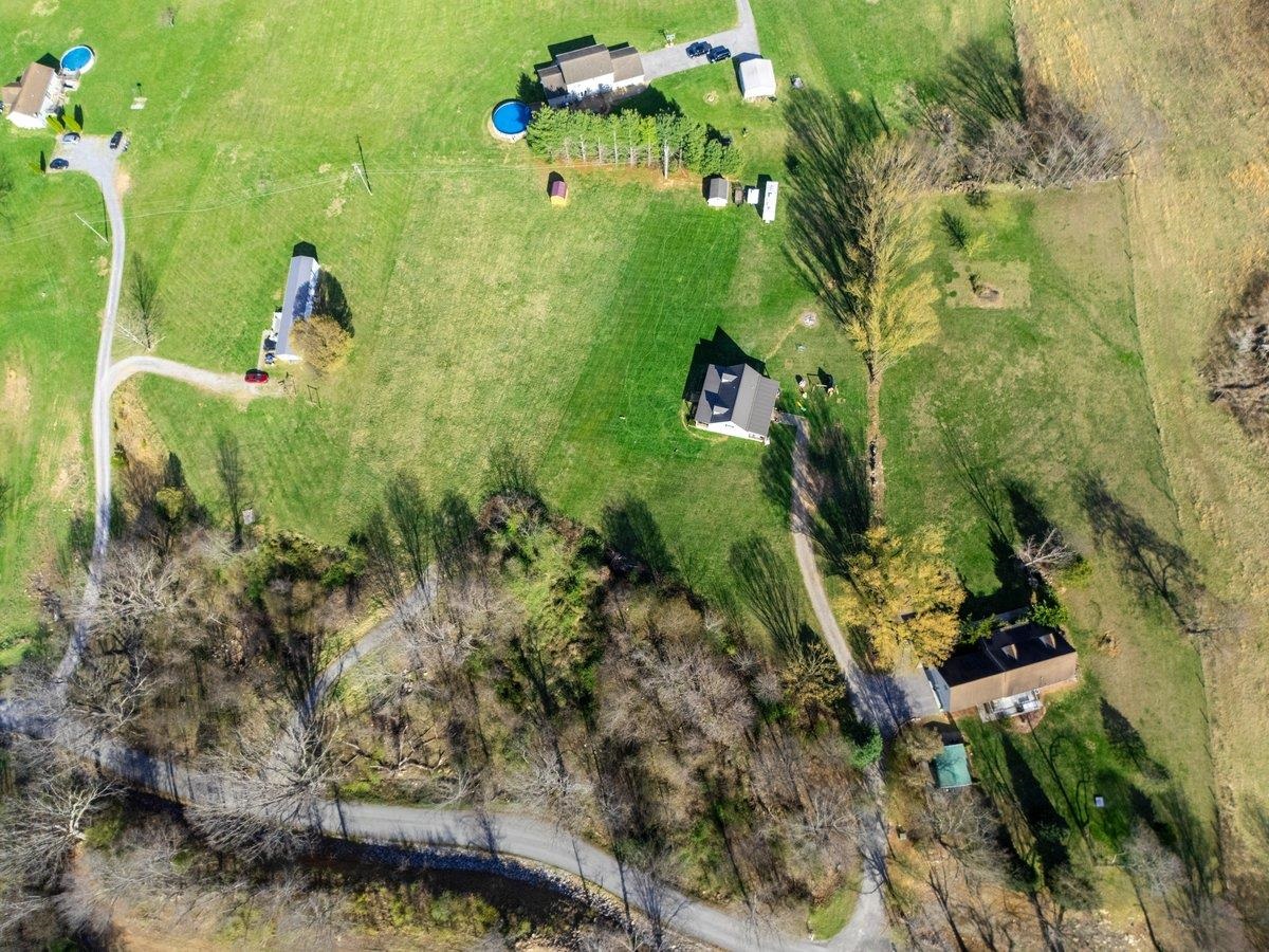 247 Penvir Road Narrows VA 24124