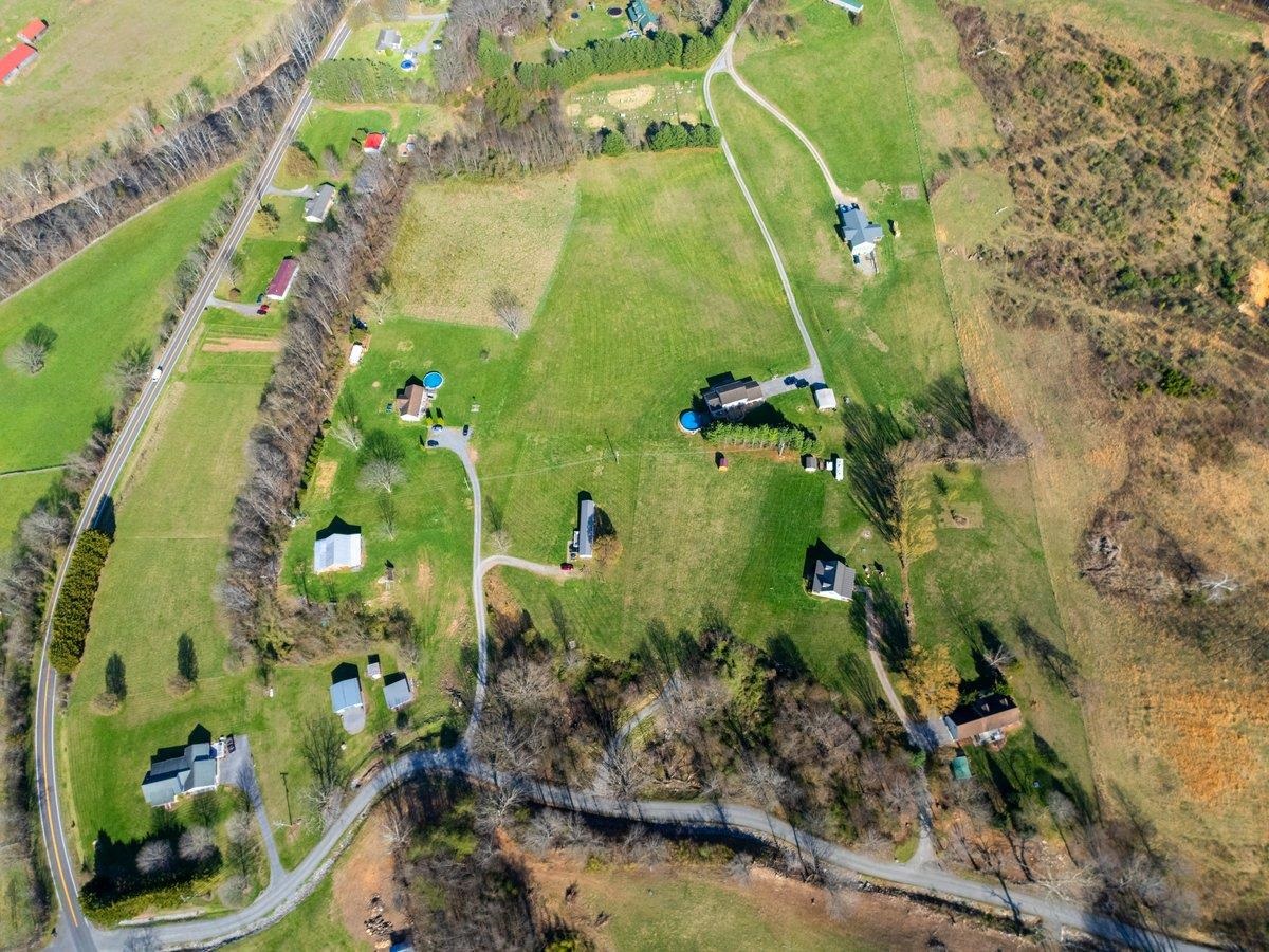 247 Penvir Road Narrows VA 24124