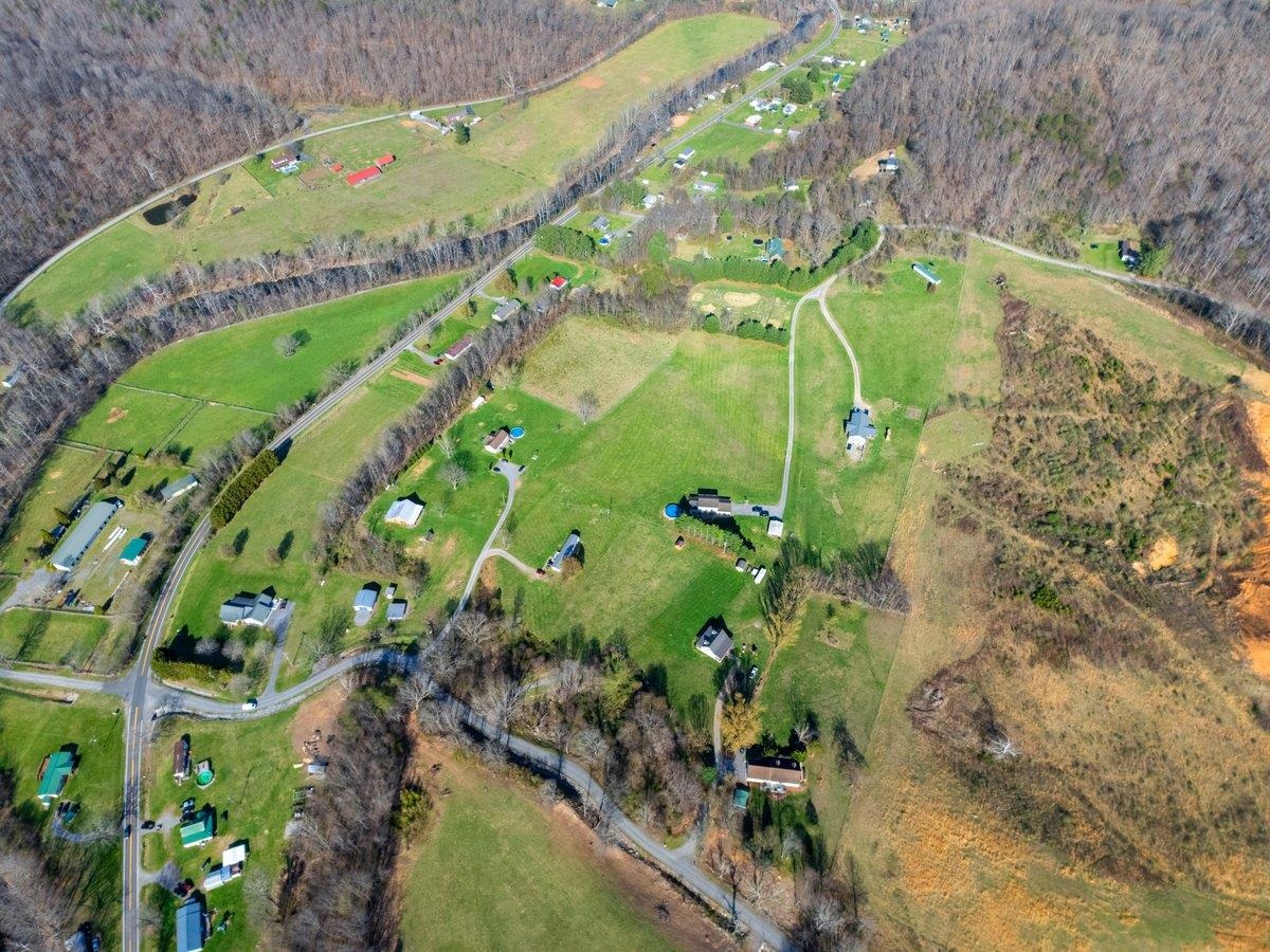 247 Penvir Road Narrows VA 24124