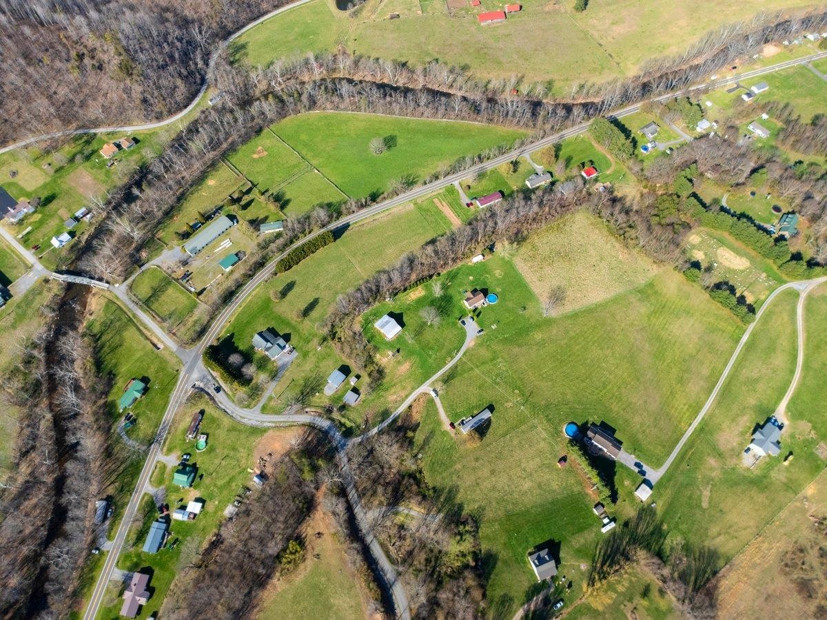 247 Penvir Road Narrows VA 24124