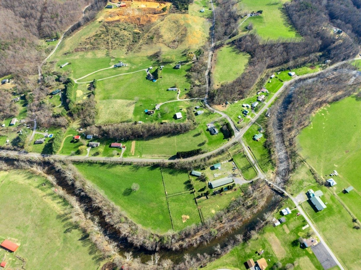 247 Penvir Road Narrows VA 24124