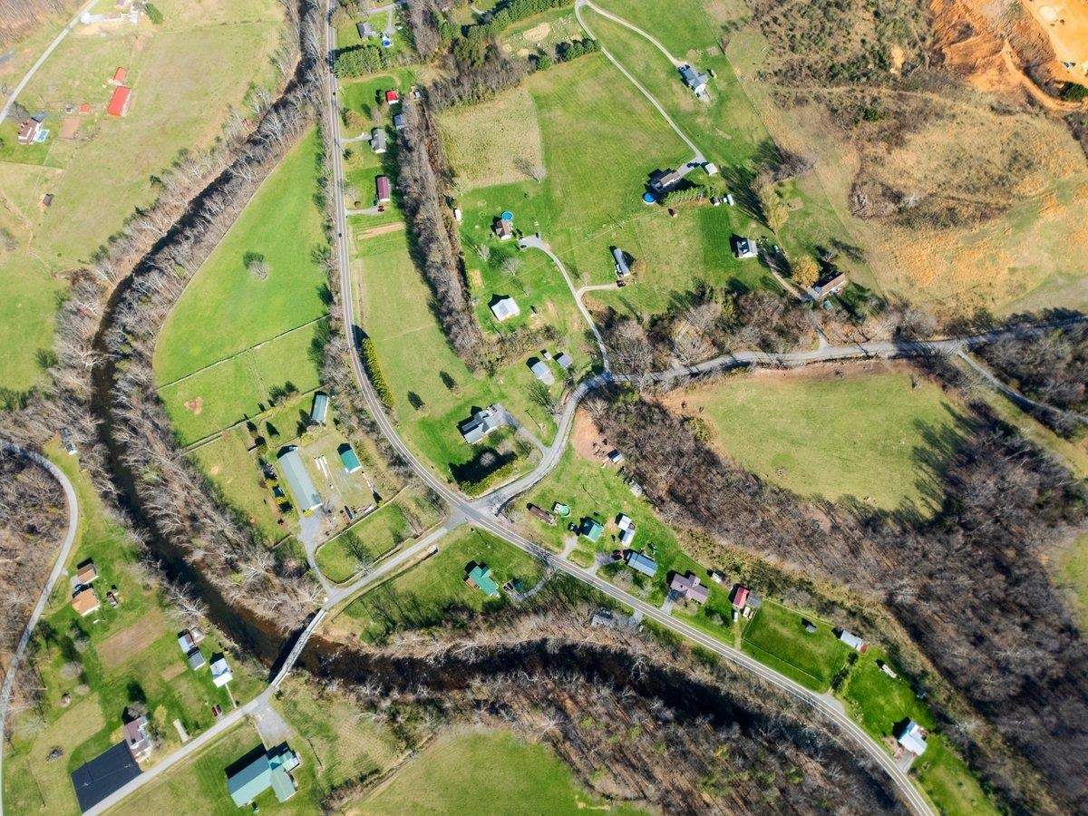 247 Penvir Road Narrows VA 24124