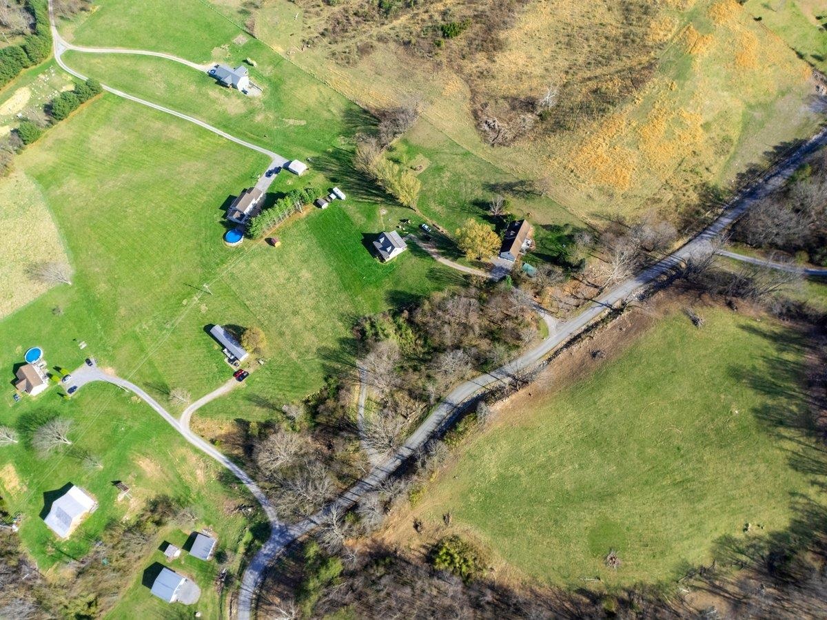247 Penvir Road Narrows VA 24124