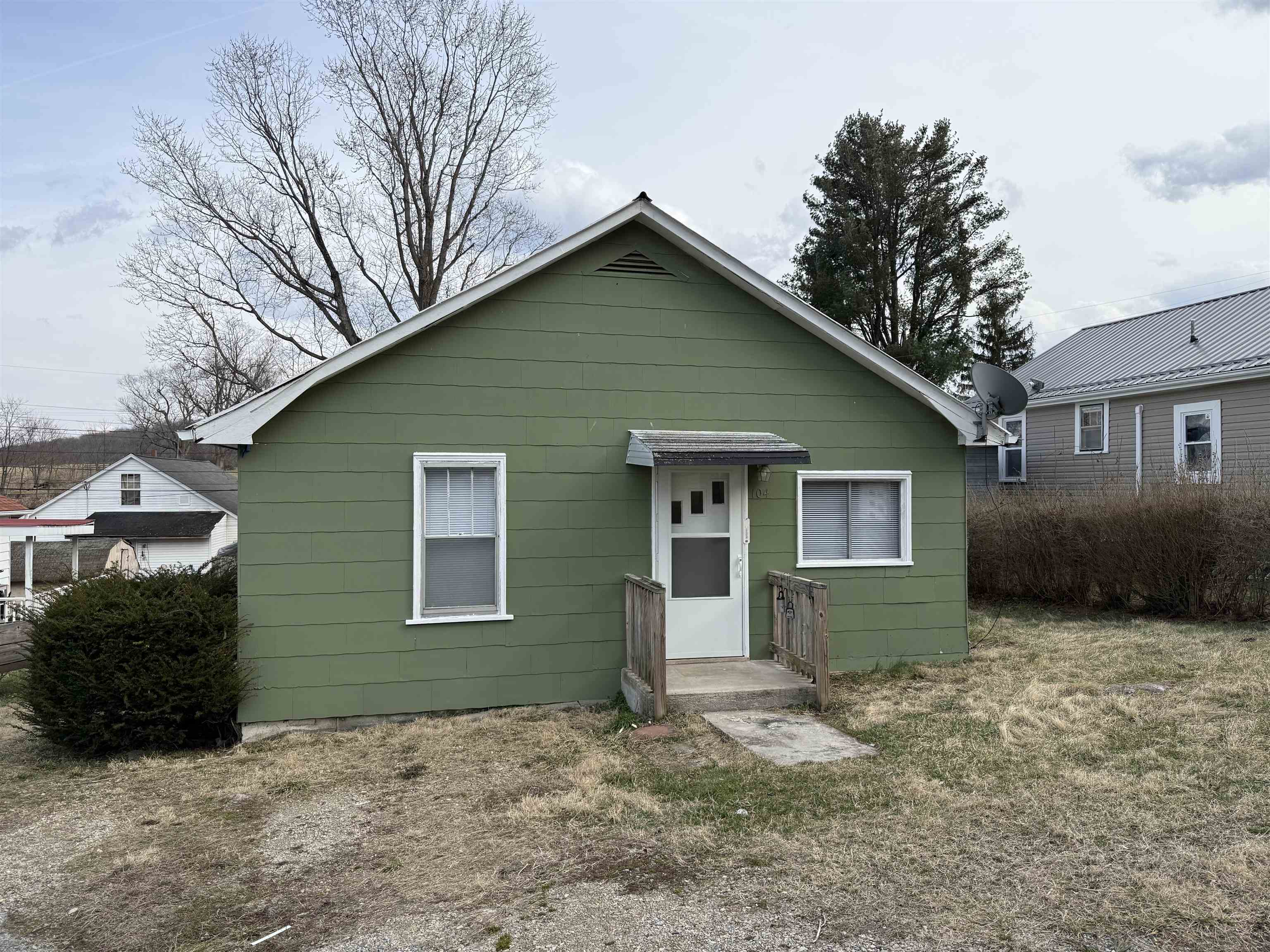 104 Sharp Street Pearisburg VA 24134