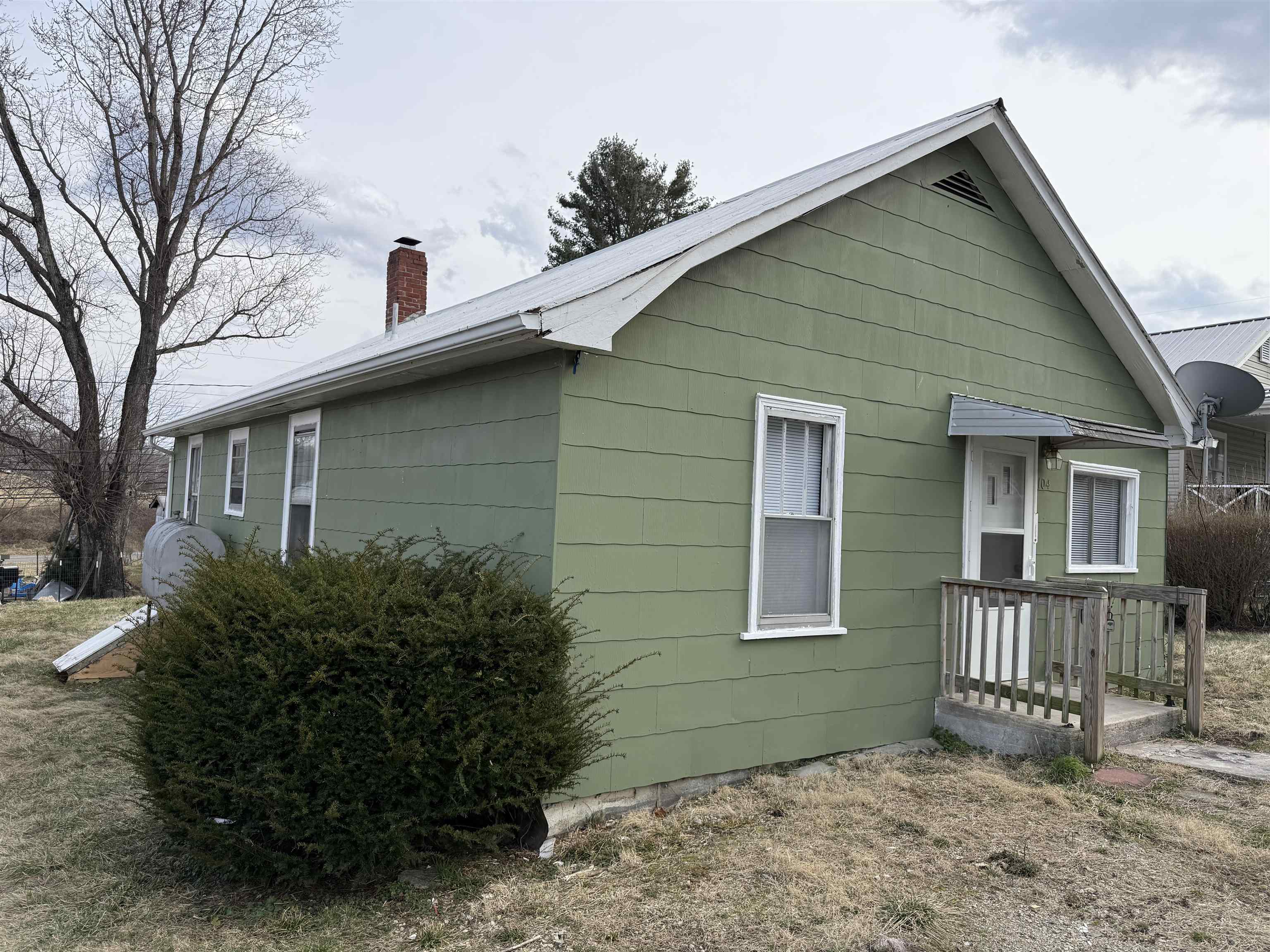 104 Sharp Street Pearisburg VA 24134