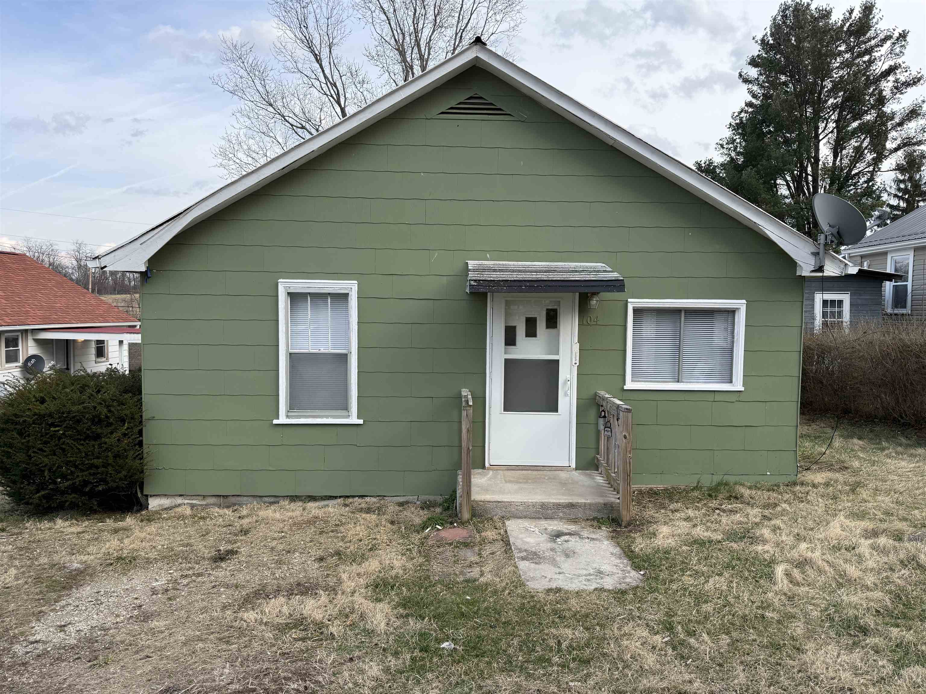 104 Sharp Street Pearisburg VA 24134