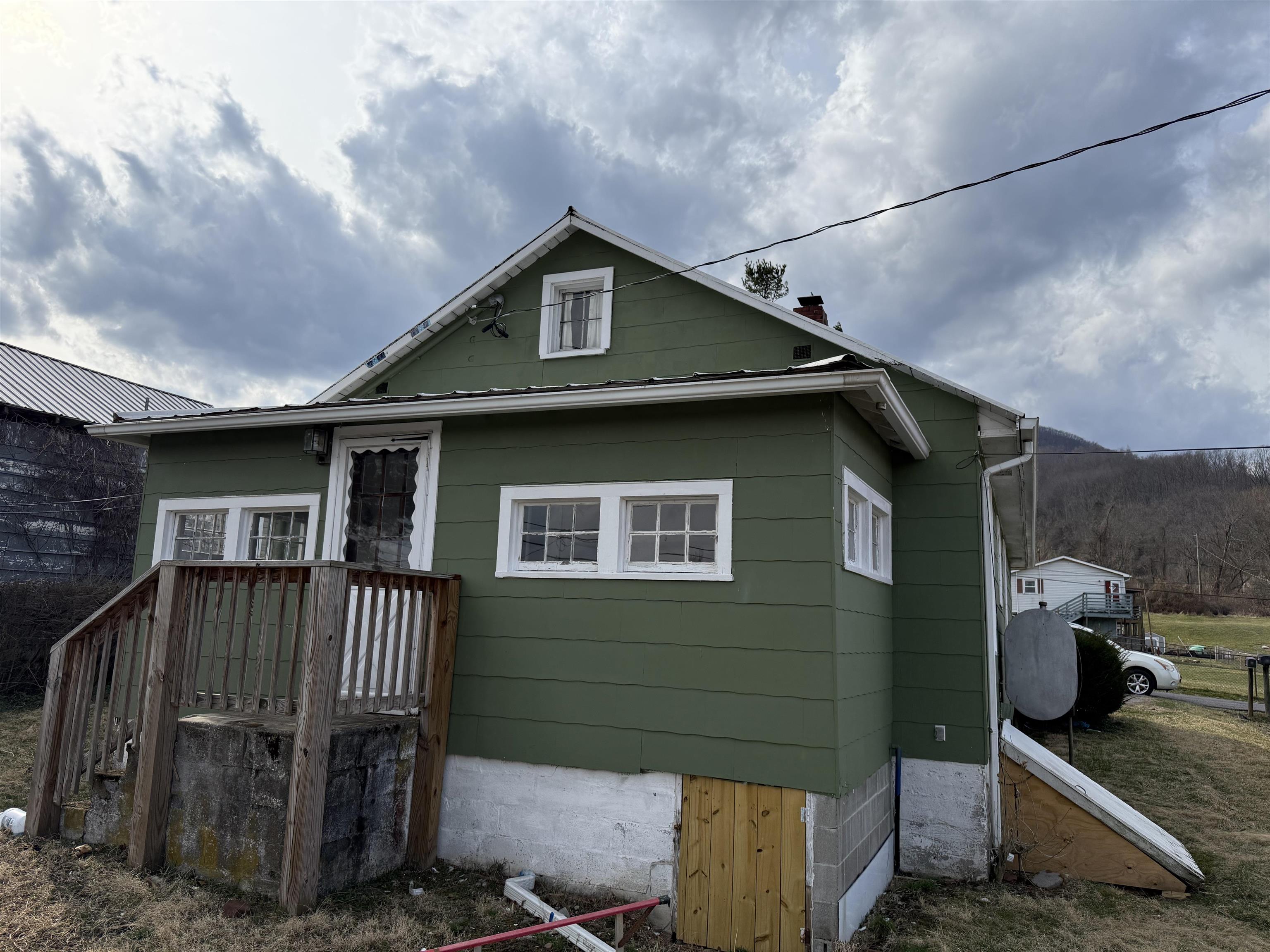 104 Sharp Street Pearisburg VA 24134