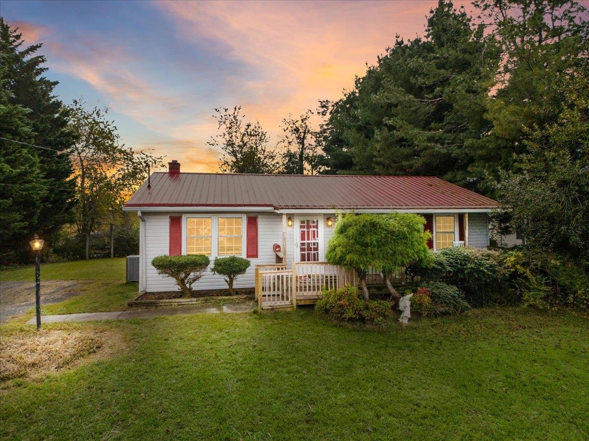 1363 Dow Street Christiansburg VA 24073