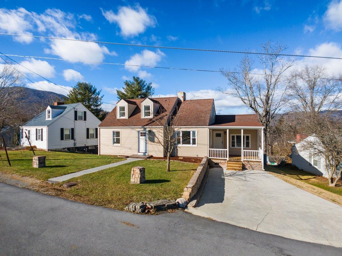 515 Pearis Road Pearisburg VA 24134