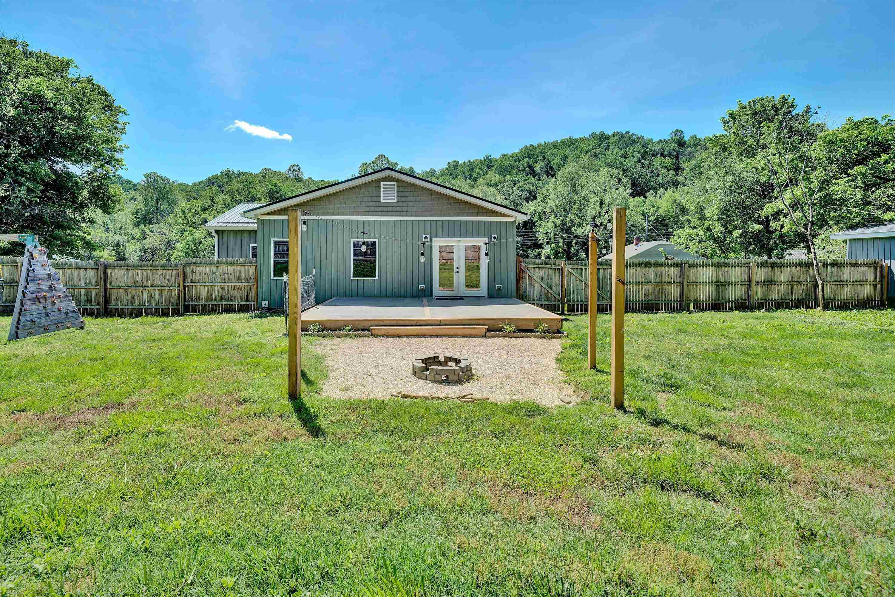 1870 Wolf Creek Road Narrows VA 24124