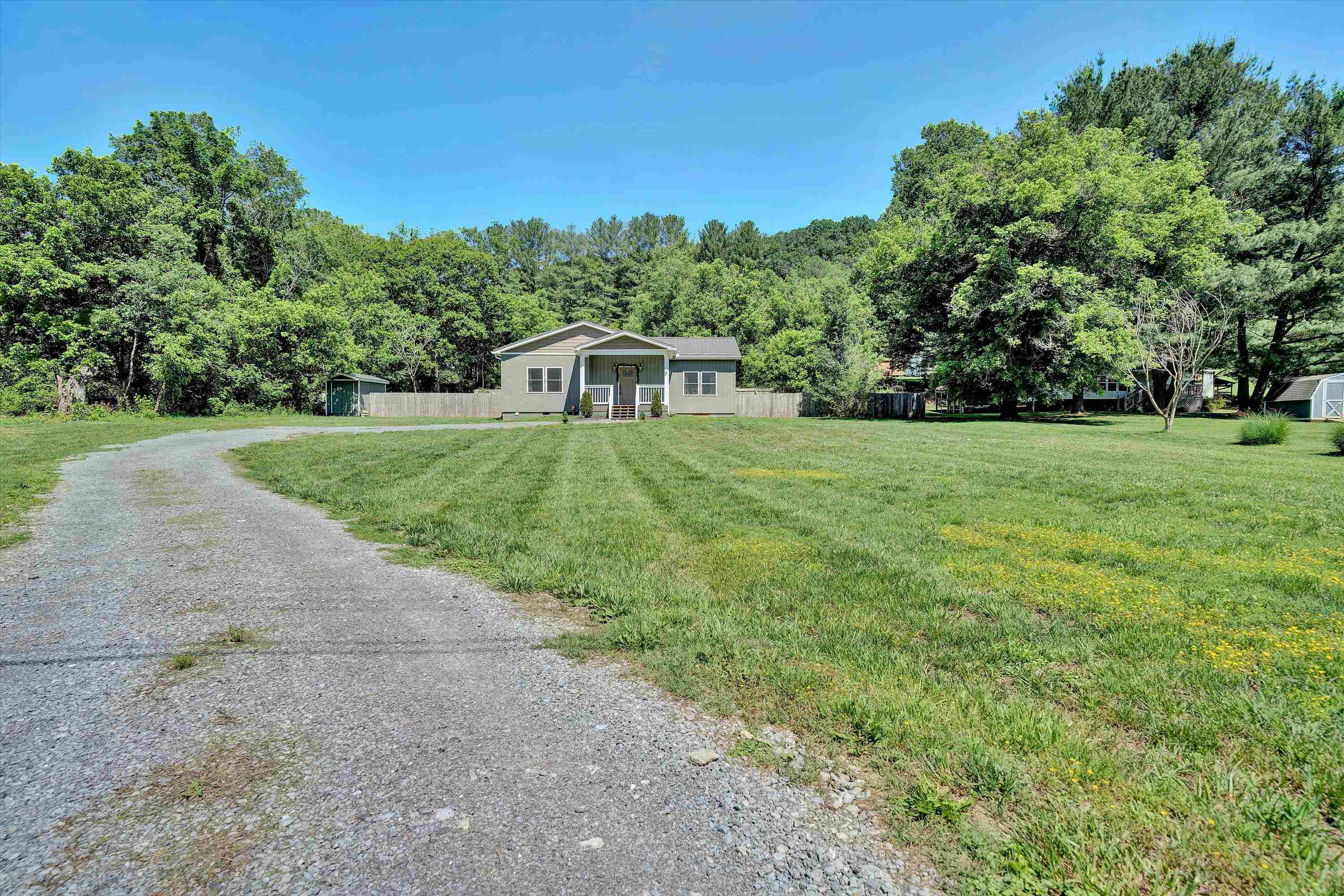 1870 Wolf Creek Road Narrows VA 24124