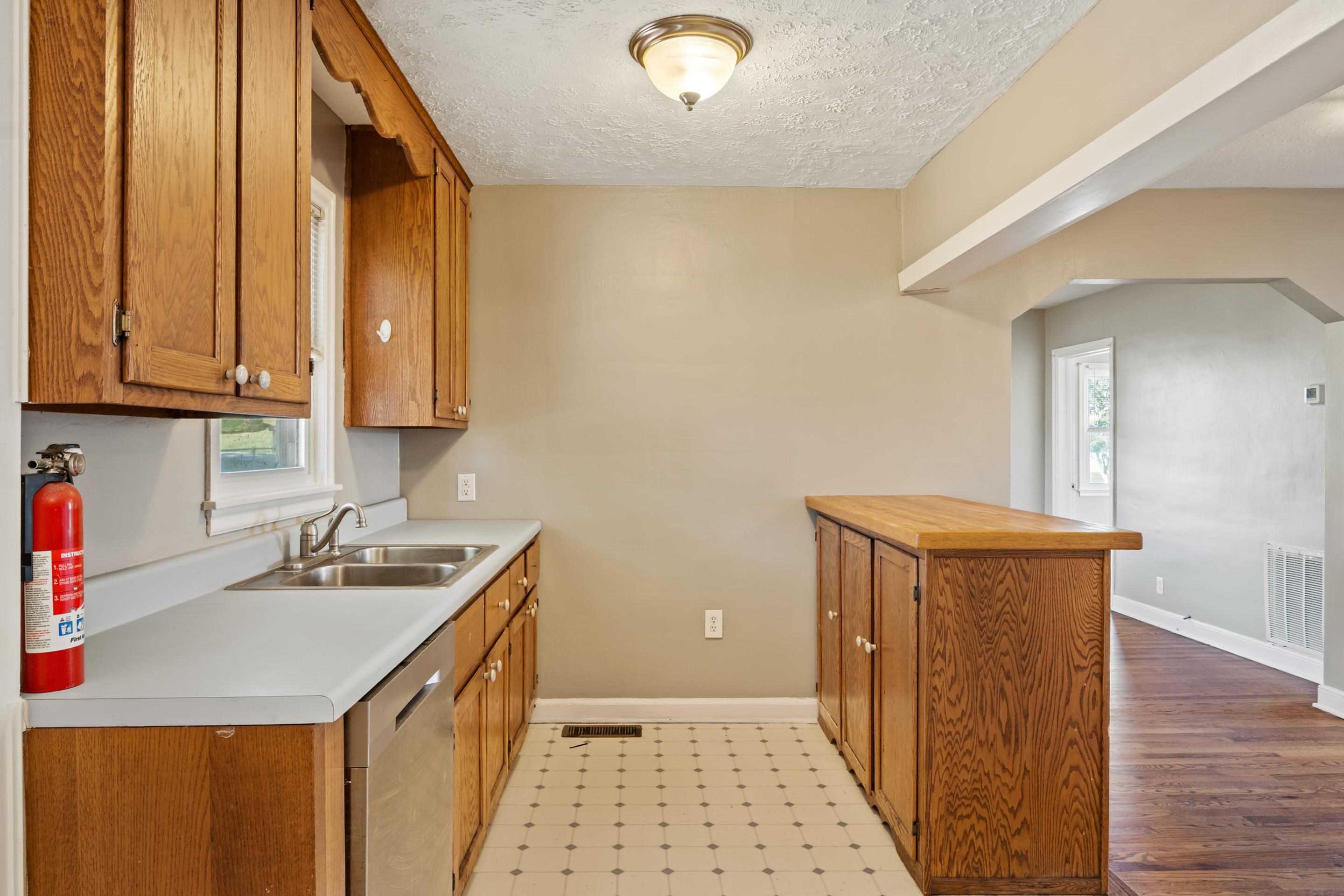 6821 Pulaski Avenue Radford VA 24141