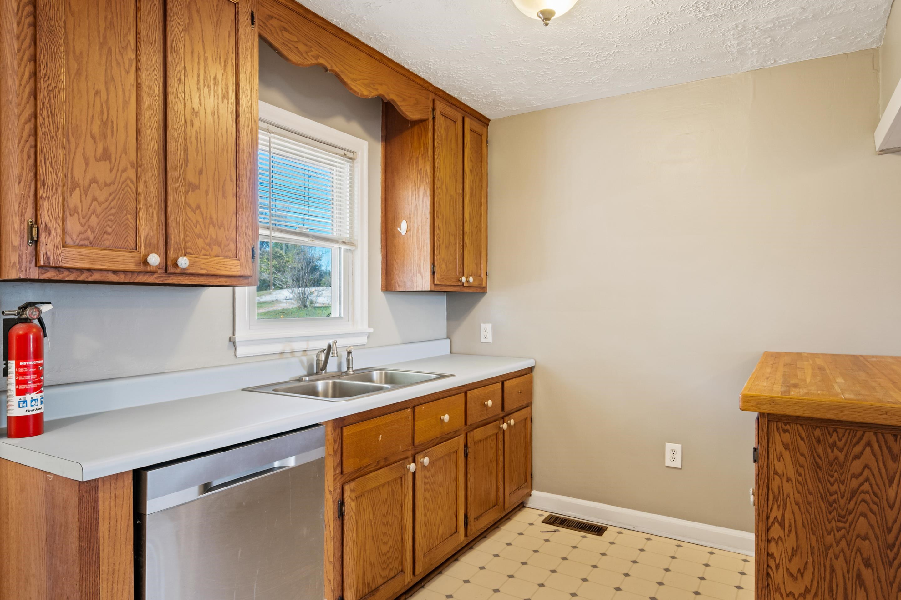6821 Pulaski Avenue Radford VA 24141