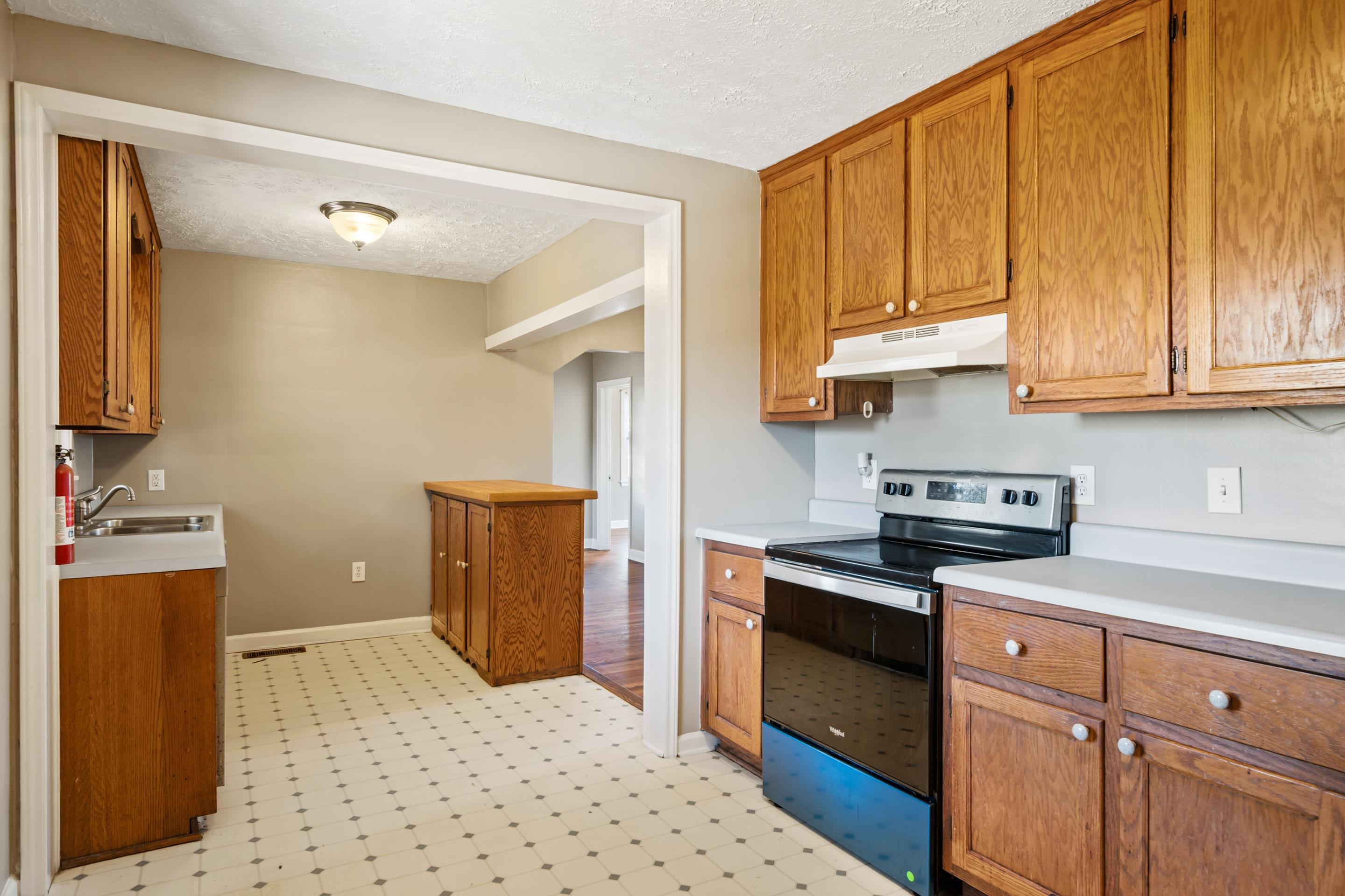 6821 Pulaski Avenue Radford VA 24141