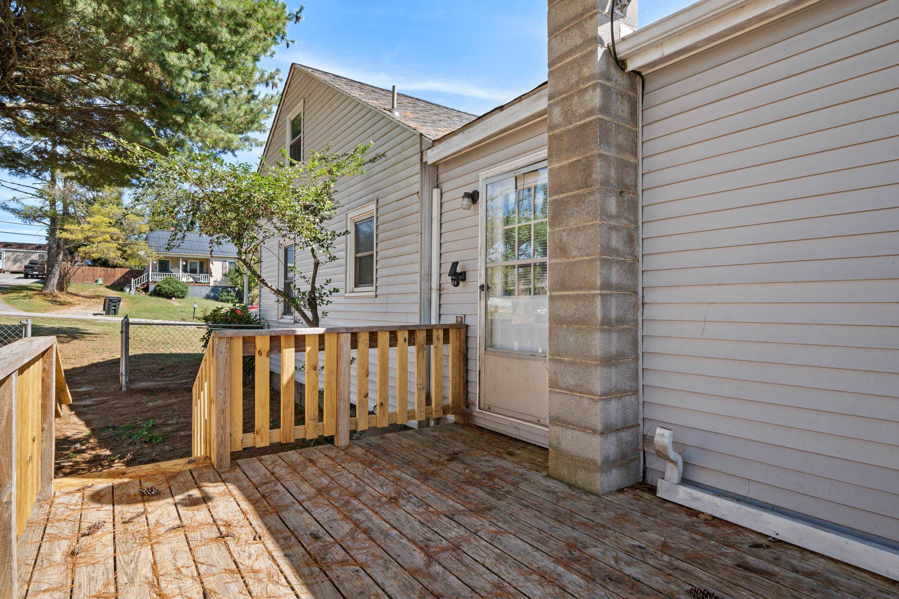 6821 Pulaski Avenue Radford VA 24141