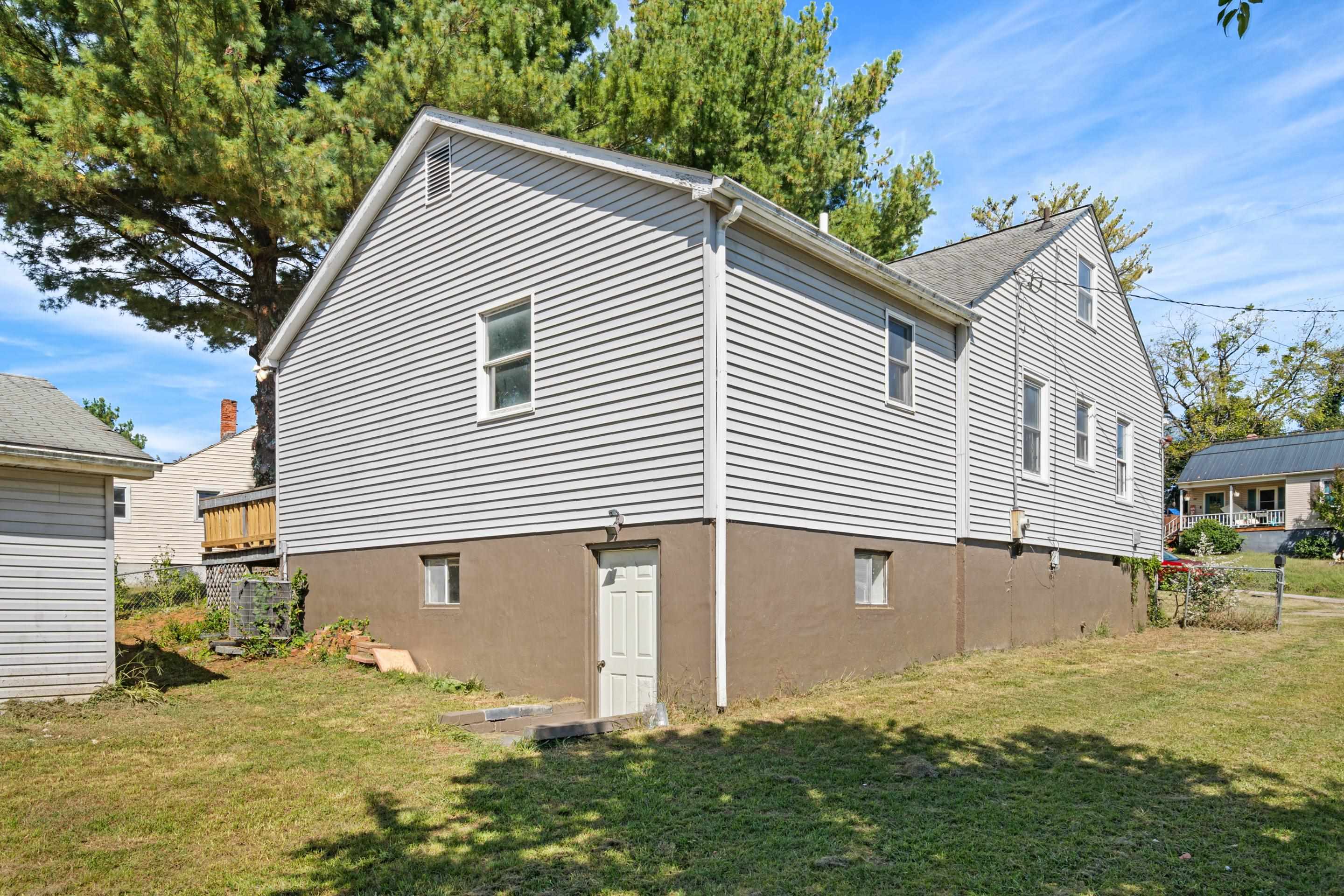 6821 Pulaski Avenue Radford VA 24141