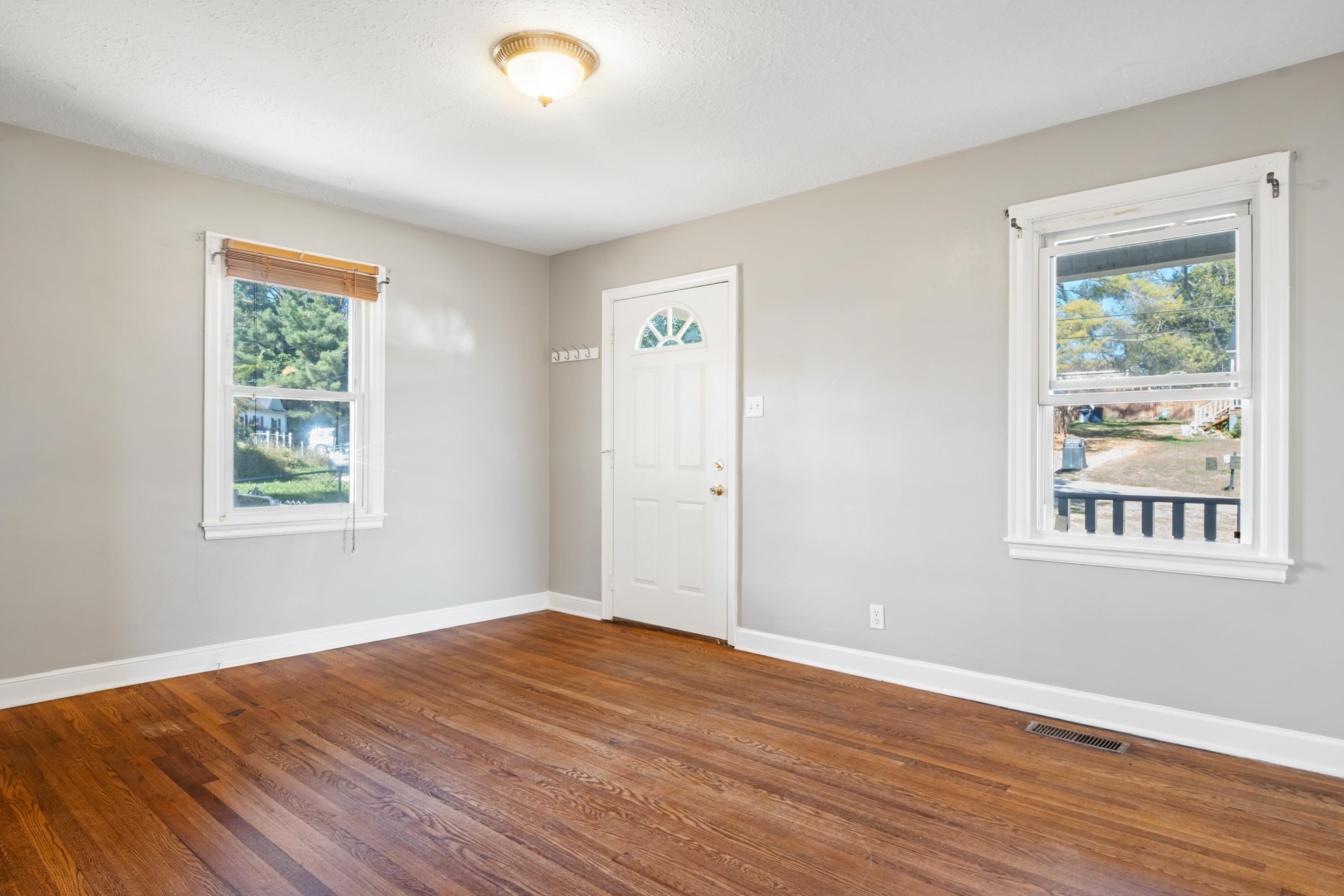 6821 Pulaski Avenue Radford VA 24141