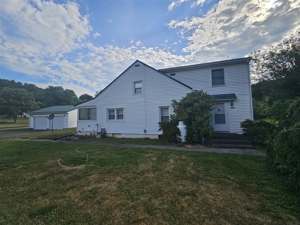 1632 Old Wolf Creek Road Narrows VA 24124