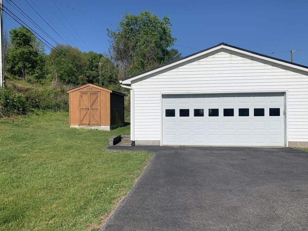 2375 Wolf Creek Road Narrows VA 24124