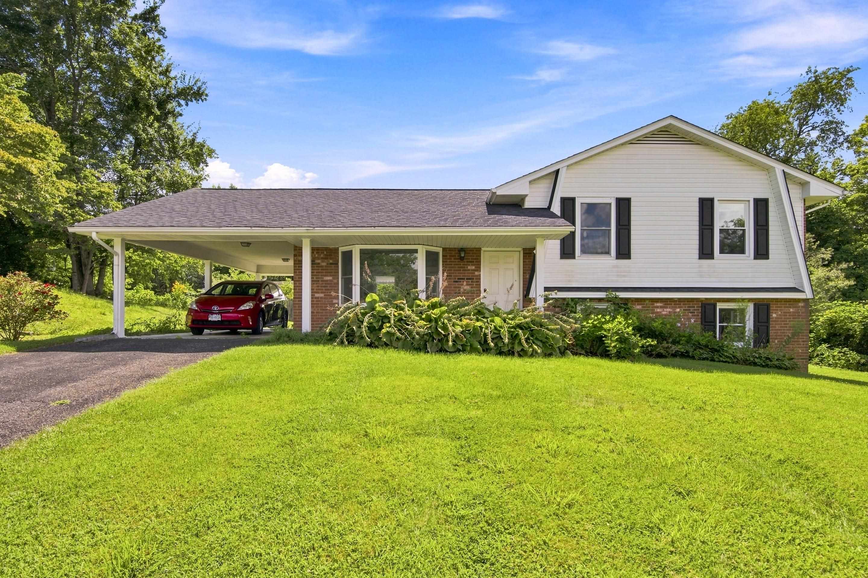 Blacksburg VA, 1105 Golfview Drive