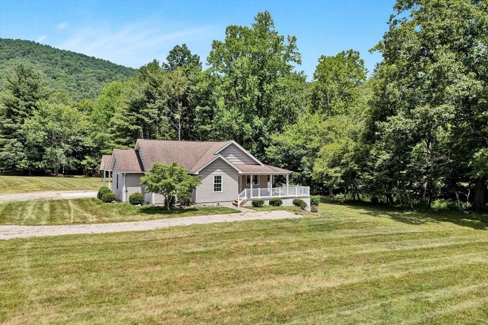 8055 Johns Creek Road New Castle VA 24127