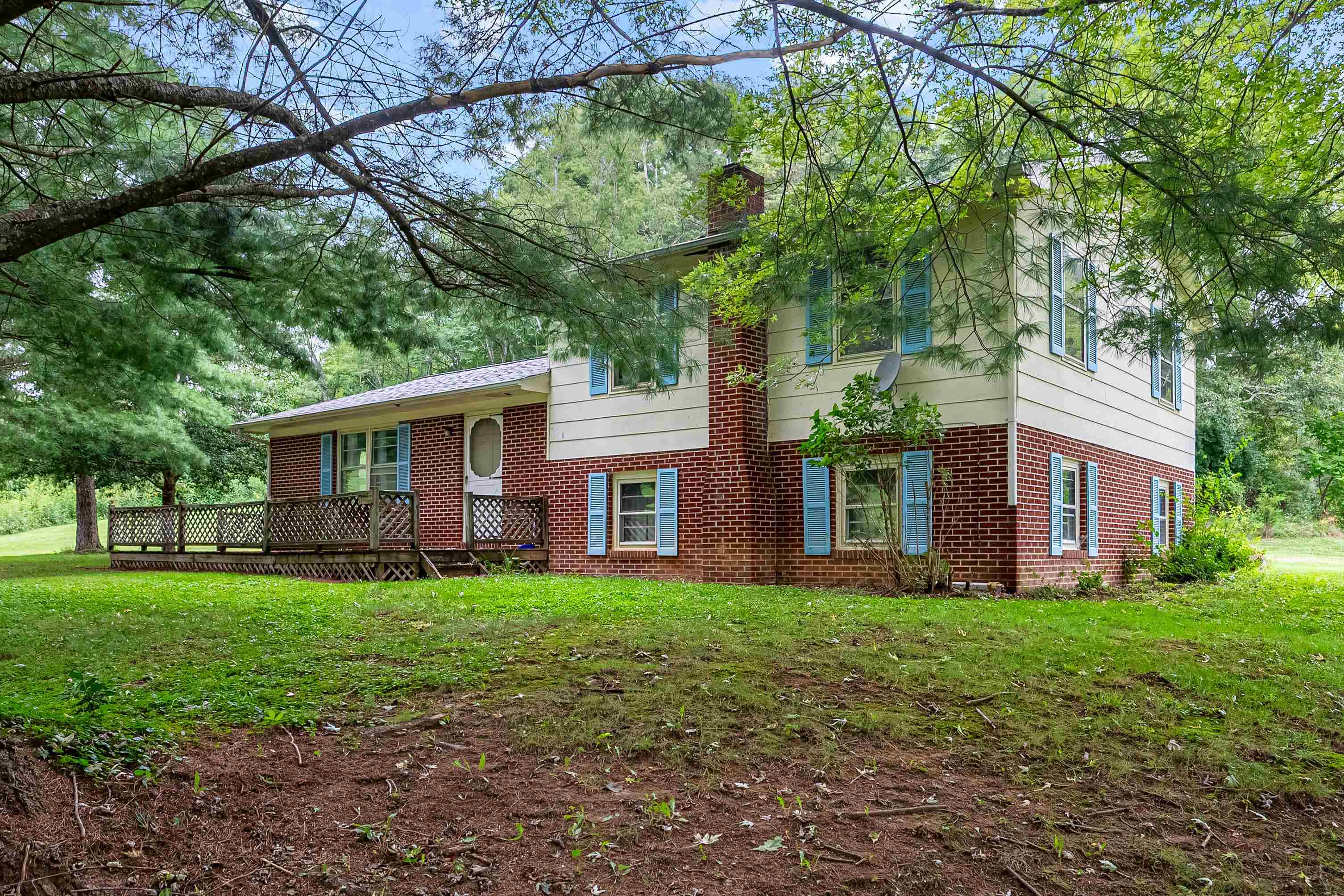 3722 Wesendonck Road Bland VA 24315