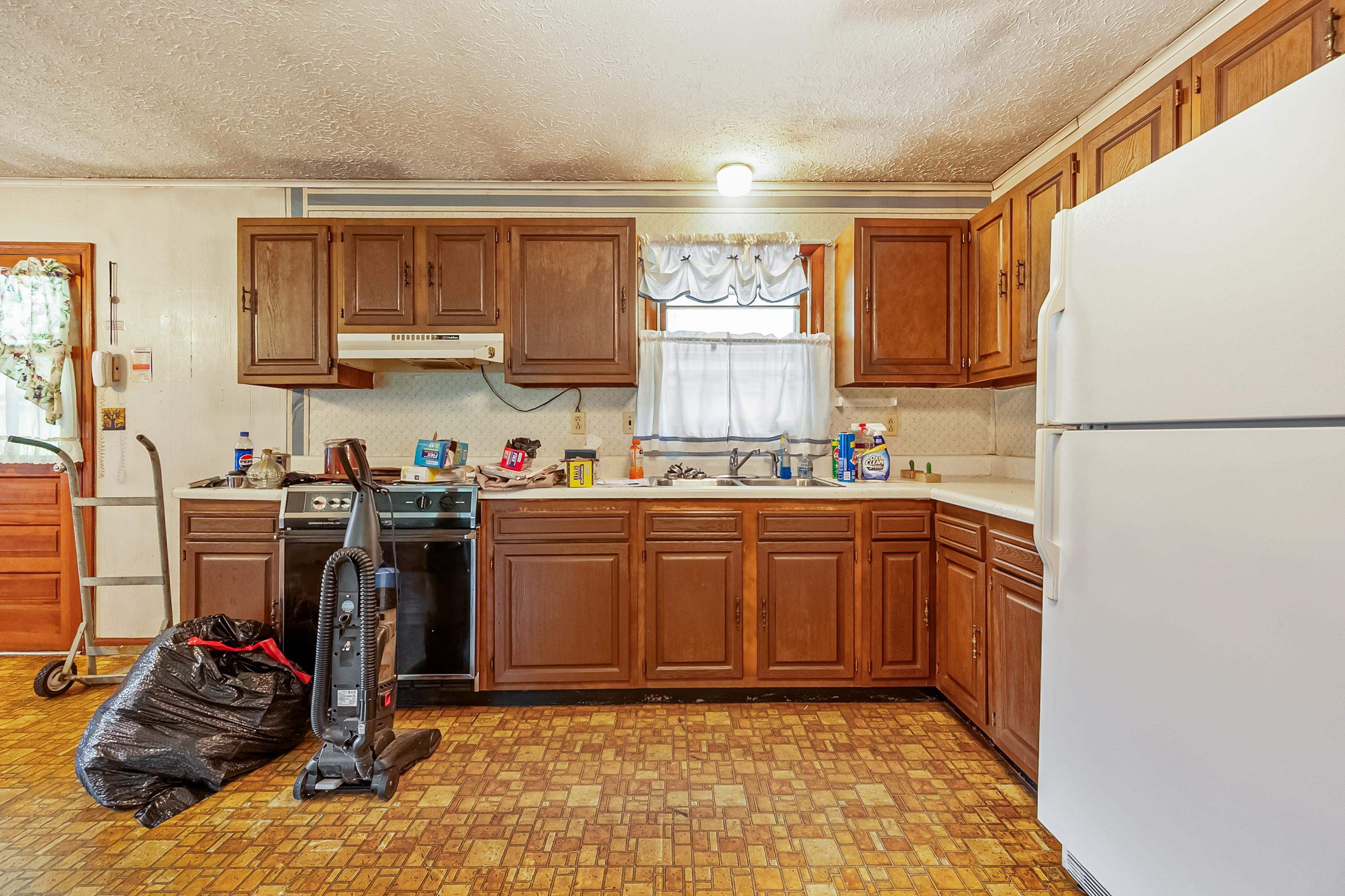 3722 Wesendonck Road Bland VA 24315