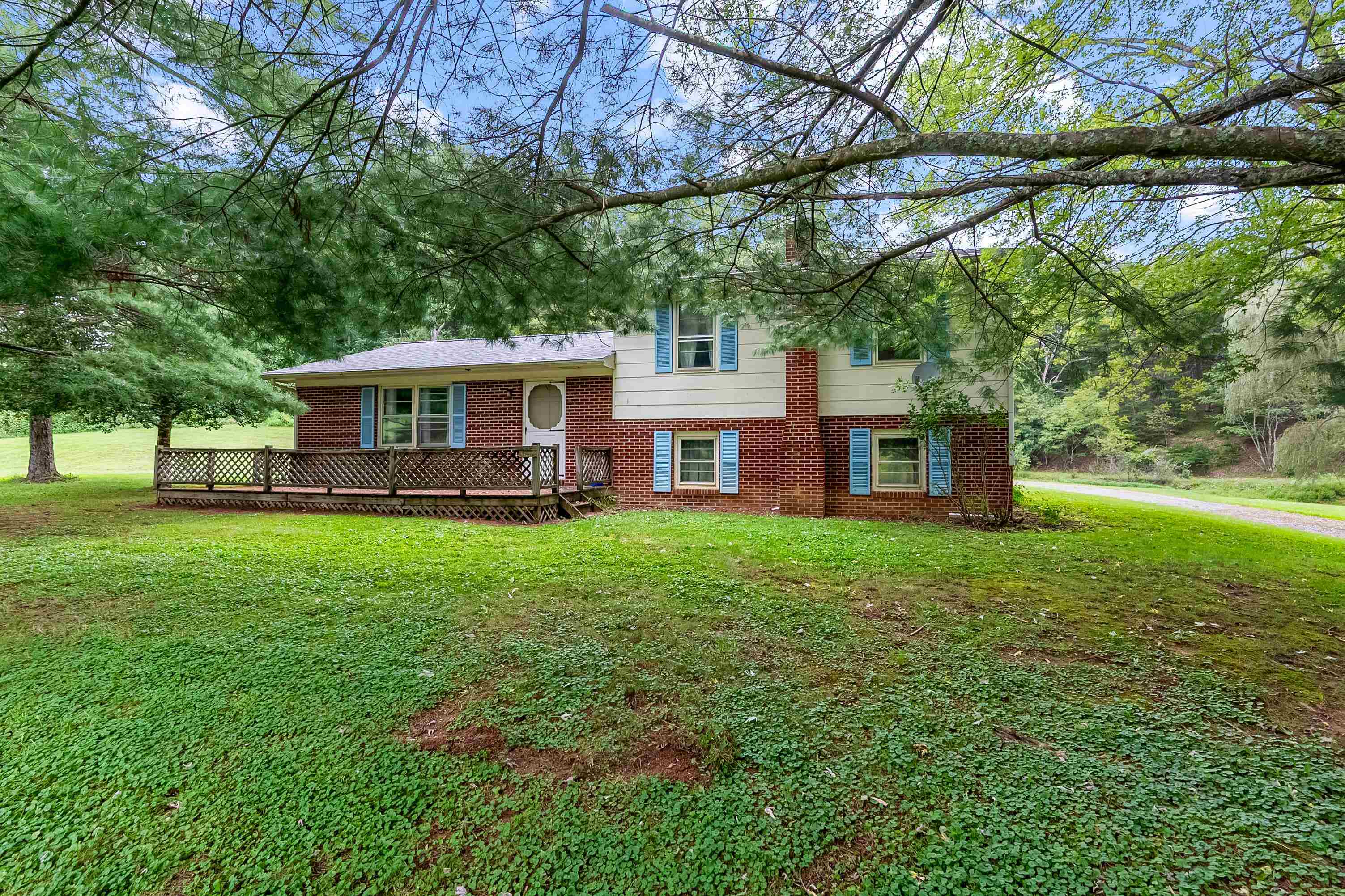 3722 Wesendonck Road Bland VA 24315